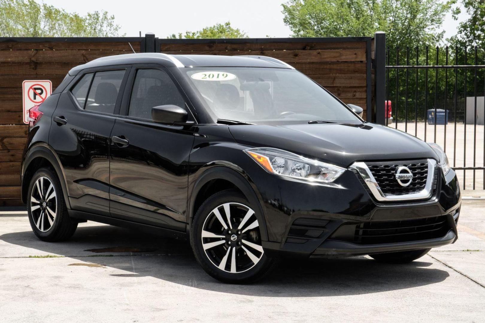 2019 BLACK Nissan Kicks S (3N1CP5CU9KL) with an 1.6L L4 engine, Continuously Variable Transmission transmission, located at 2401 E Main St., Grand Prairie, TX, 75050, (972) 262-4440, 32.748981, -96.969643 - Photo#7