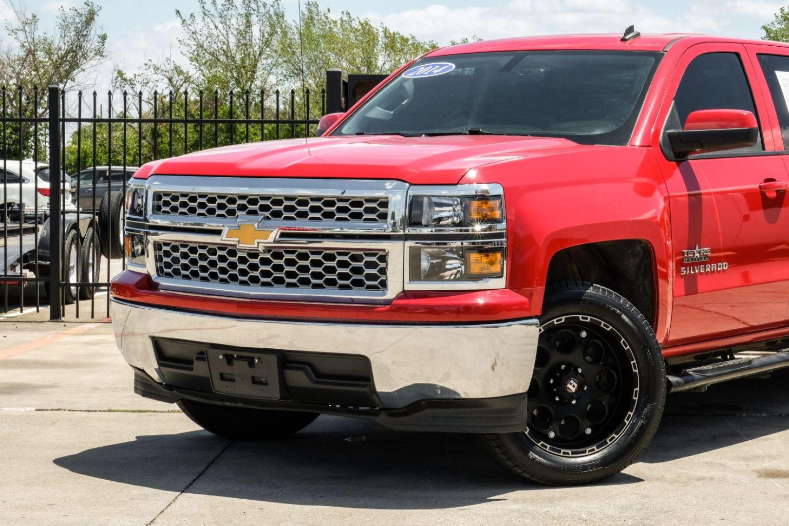 2014 Red Chevrolet Silverado 1500 1LT Double Cab 2WD (1GCRCREC4EZ) with an 5.3L V8 OHV 16V engine, 6-Speed Automatic transmission, located at 2401 E Main St., Grand Prairie, TX, 75050, (972) 262-4440, 32.748981, -96.969643 - Photo#4