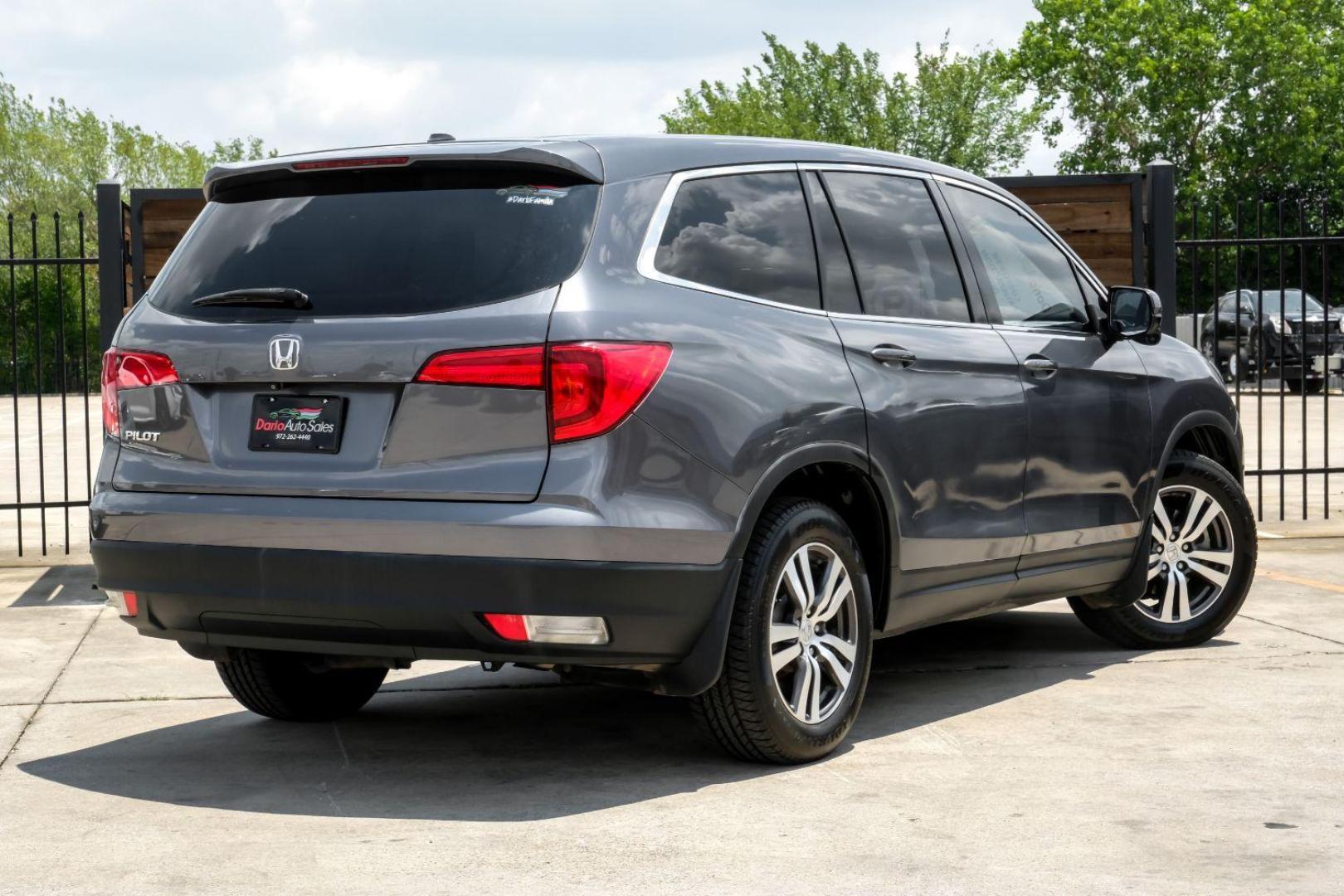 2016 GRAY Honda Pilot EXL 2WD (5FNYF5H56GB) with an 3.5L V6 SOHC 24V engine, 6-Speed Automatic transmission, located at 2401 E Main St., Grand Prairie, TX, 75050, (972) 262-4440, 32.748981, -96.969643 - Photo#10