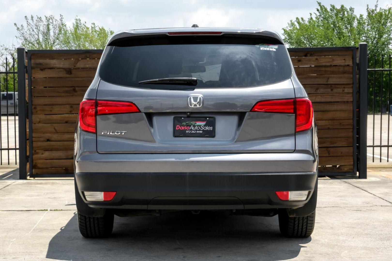 2016 GRAY Honda Pilot EXL 2WD (5FNYF5H56GB) with an 3.5L V6 SOHC 24V engine, 6-Speed Automatic transmission, located at 2401 E Main St., Grand Prairie, TX, 75050, (972) 262-4440, 32.748981, -96.969643 - Photo#11