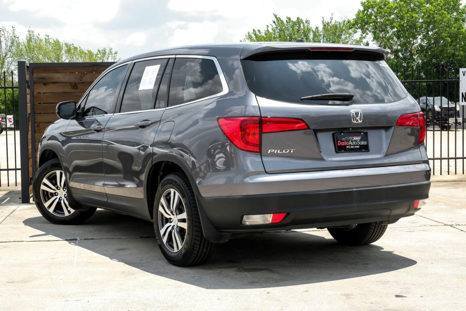 2016 GRAY Honda Pilot EXL 2WD (5FNYF5H56GB) with an 3.5L V6 SOHC 24V engine, 6-Speed Automatic transmission, located at 2401 E Main St., Grand Prairie, TX, 75050, (972) 262-4440, 32.748981, -96.969643 - Photo#12