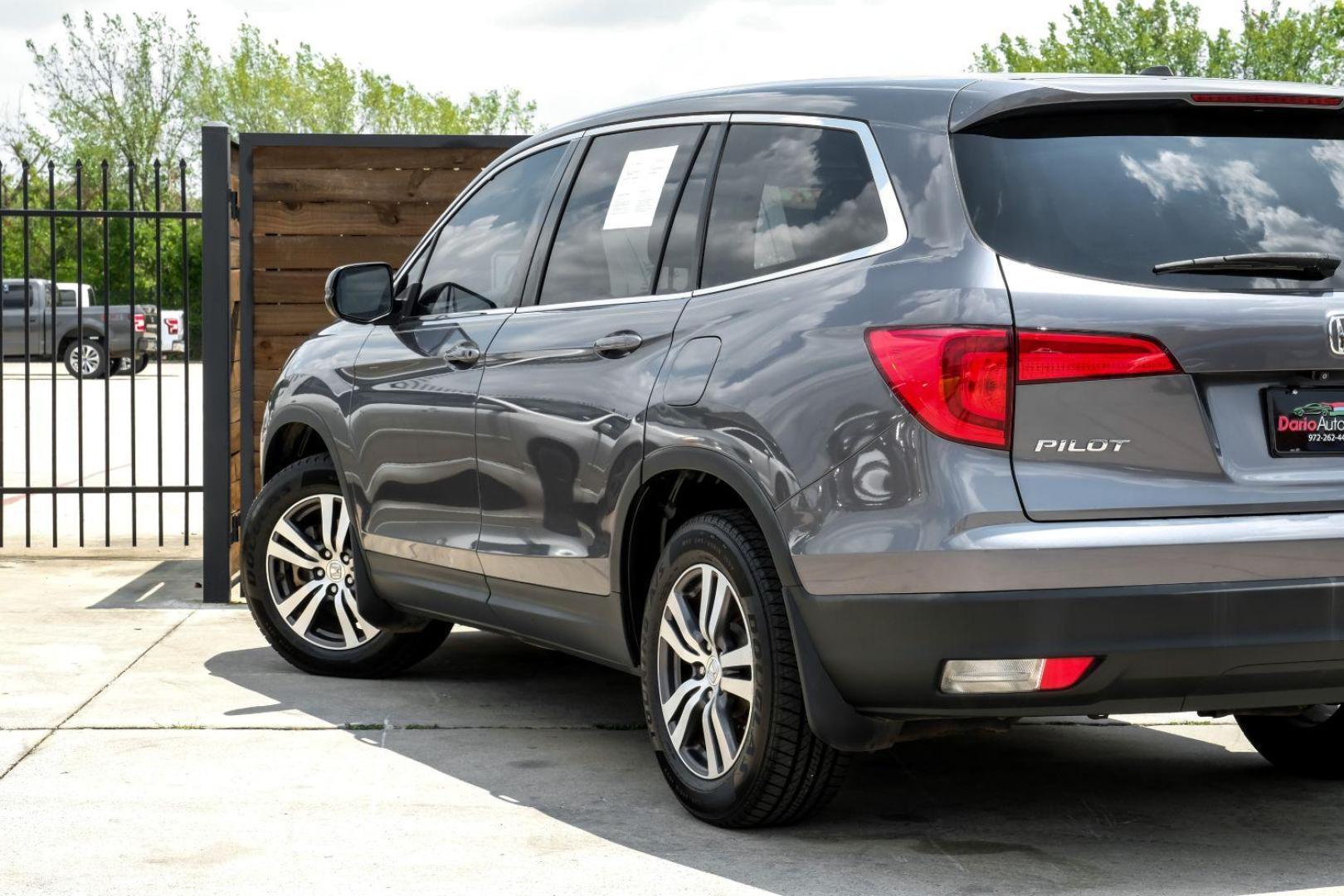 2016 GRAY Honda Pilot EXL 2WD (5FNYF5H56GB) with an 3.5L V6 SOHC 24V engine, 6-Speed Automatic transmission, located at 2401 E Main St., Grand Prairie, TX, 75050, (972) 262-4440, 32.748981, -96.969643 - Photo#13