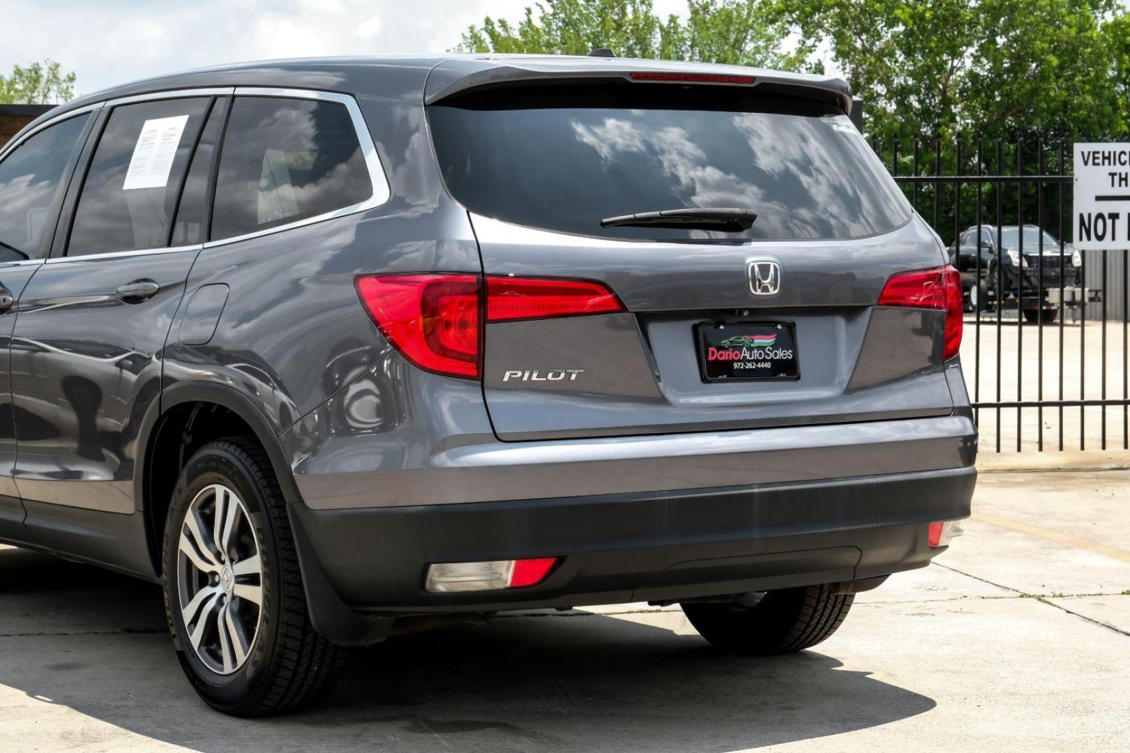 2016 GRAY Honda Pilot EXL 2WD (5FNYF5H56GB) with an 3.5L V6 SOHC 24V engine, 6-Speed Automatic transmission, located at 2401 E Main St., Grand Prairie, TX, 75050, (972) 262-4440, 32.748981, -96.969643 - Photo#14