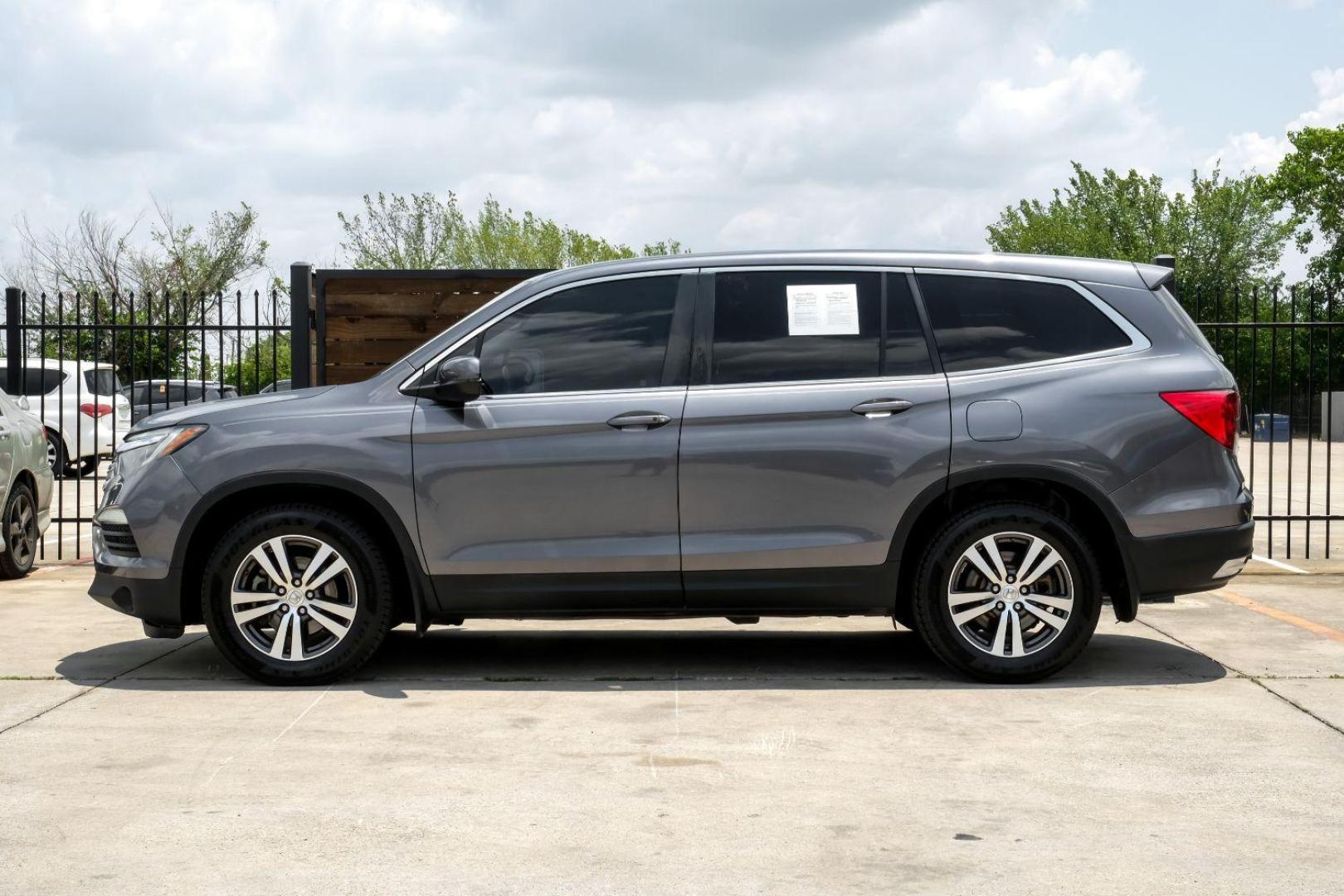 2016 GRAY Honda Pilot EXL 2WD (5FNYF5H56GB) with an 3.5L V6 SOHC 24V engine, 6-Speed Automatic transmission, located at 2401 E Main St., Grand Prairie, TX, 75050, (972) 262-4440, 32.748981, -96.969643 - Photo#15