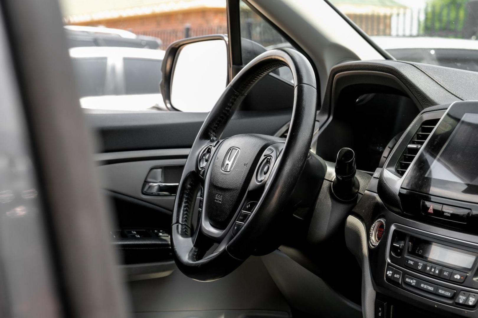 2016 GRAY Honda Pilot EXL 2WD (5FNYF5H56GB) with an 3.5L V6 SOHC 24V engine, 6-Speed Automatic transmission, located at 2401 E Main St., Grand Prairie, TX, 75050, (972) 262-4440, 32.748981, -96.969643 - Photo#18