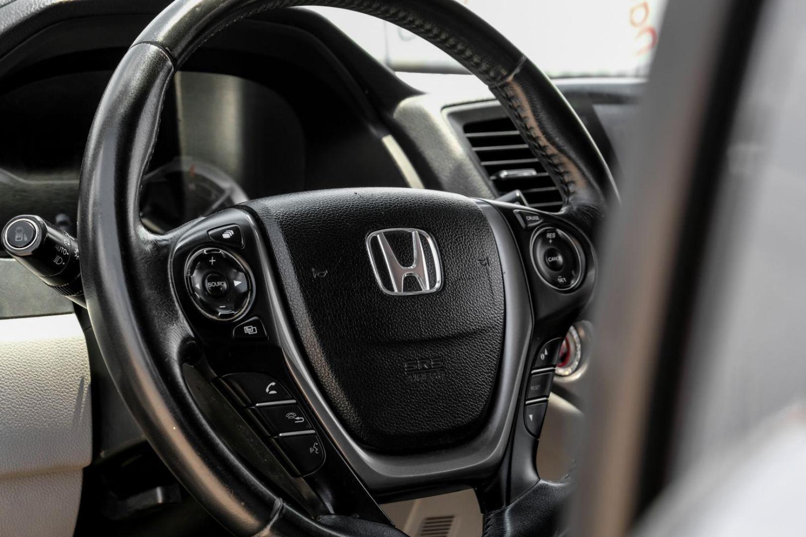 2016 GRAY Honda Pilot EXL 2WD (5FNYF5H56GB) with an 3.5L V6 SOHC 24V engine, 6-Speed Automatic transmission, located at 2401 E Main St., Grand Prairie, TX, 75050, (972) 262-4440, 32.748981, -96.969643 - Photo#19