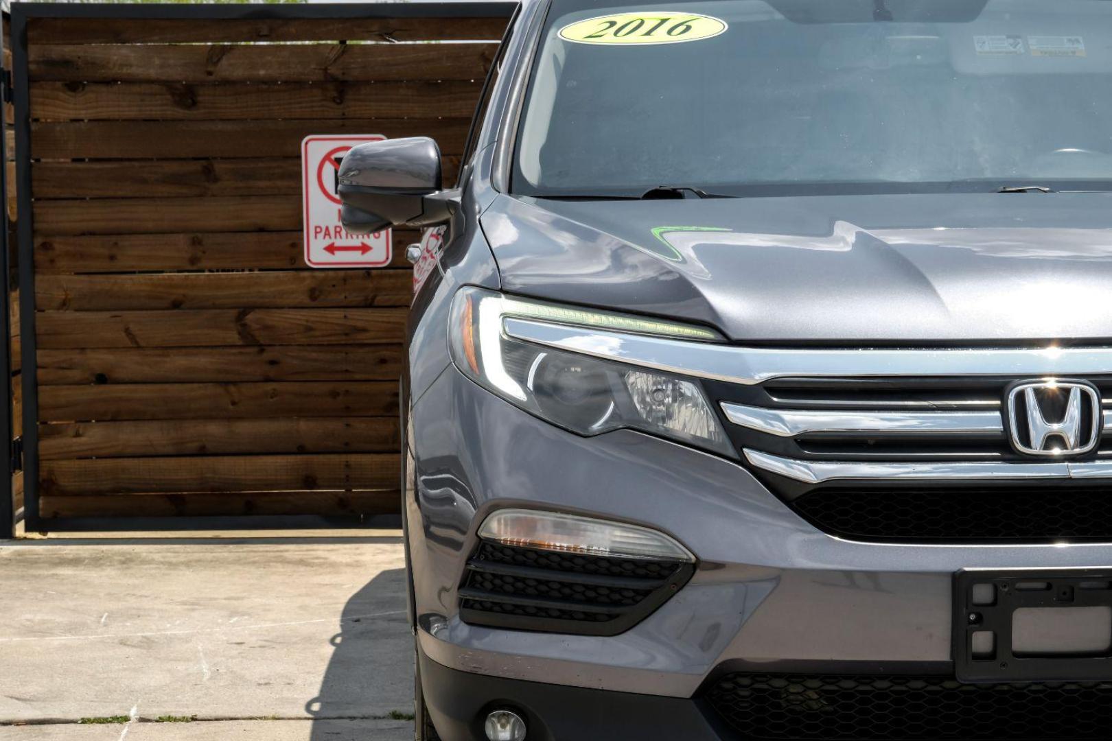 2016 GRAY Honda Pilot EXL 2WD (5FNYF5H56GB) with an 3.5L V6 SOHC 24V engine, 6-Speed Automatic transmission, located at 2401 E Main St., Grand Prairie, TX, 75050, (972) 262-4440, 32.748981, -96.969643 - Photo#44