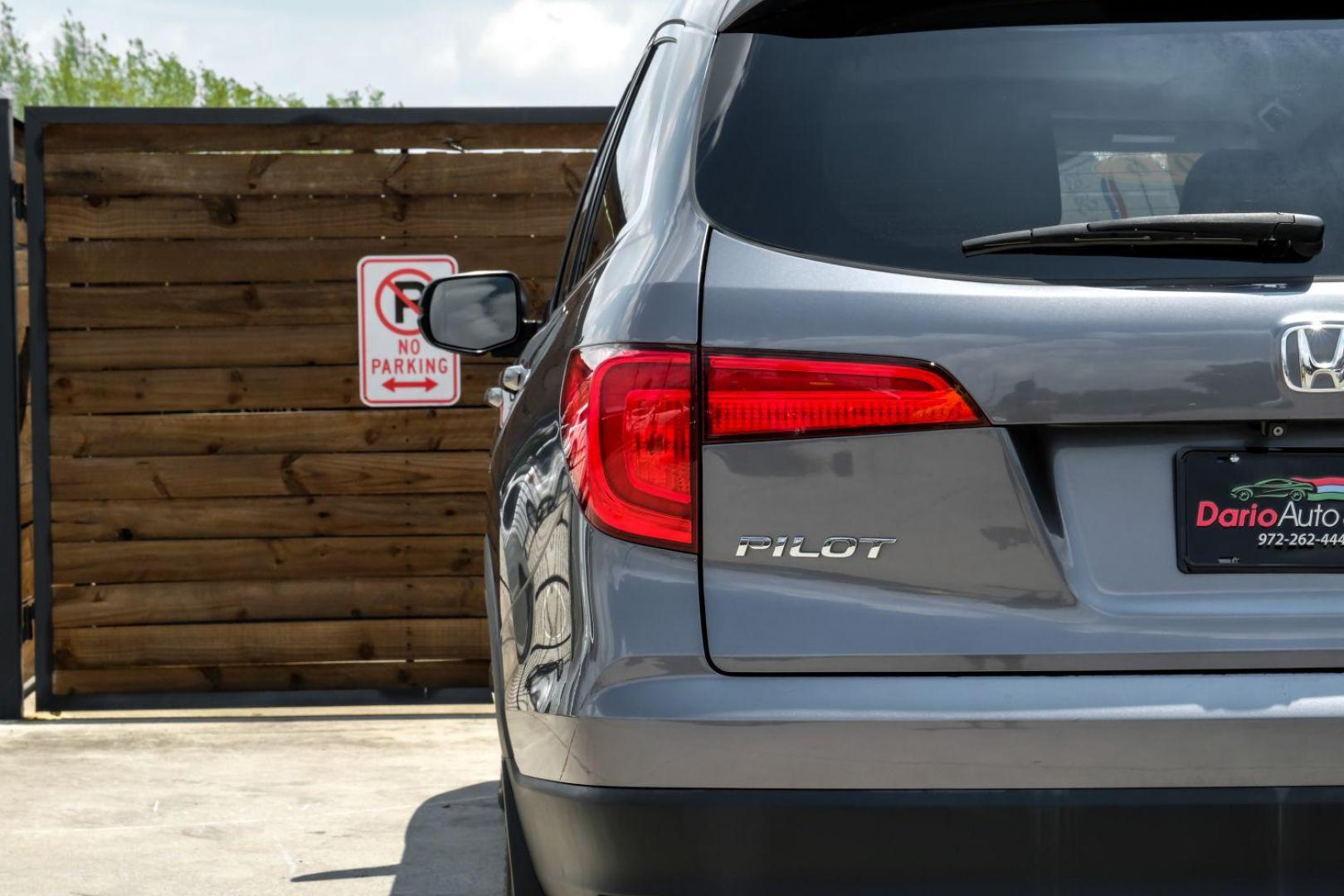 2016 GRAY Honda Pilot EXL 2WD (5FNYF5H56GB) with an 3.5L V6 SOHC 24V engine, 6-Speed Automatic transmission, located at 2401 E Main St., Grand Prairie, TX, 75050, (972) 262-4440, 32.748981, -96.969643 - Photo#45