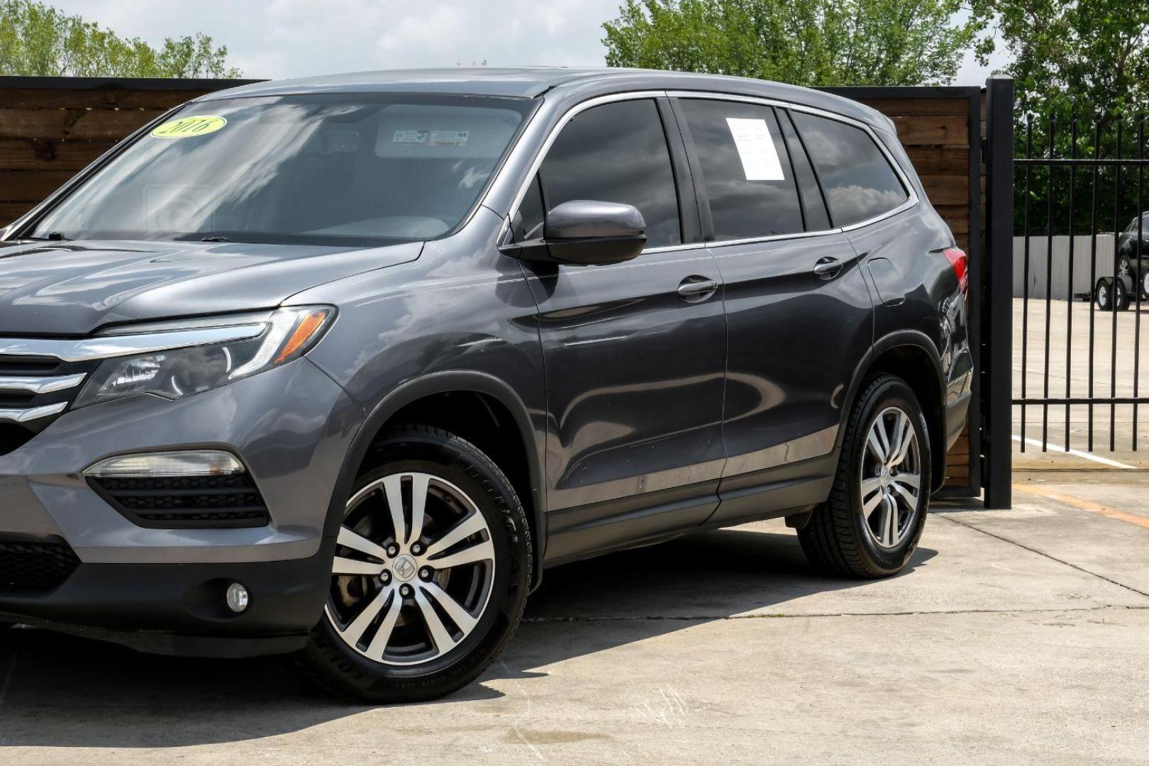 2016 GRAY Honda Pilot EXL 2WD (5FNYF5H56GB) with an 3.5L V6 SOHC 24V engine, 6-Speed Automatic transmission, located at 2401 E Main St., Grand Prairie, TX, 75050, (972) 262-4440, 32.748981, -96.969643 - Photo#6