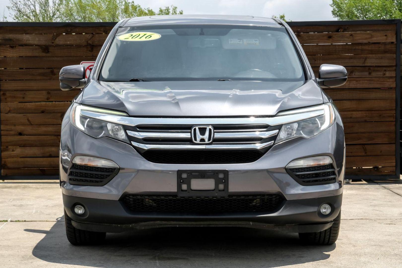 2016 GRAY Honda Pilot EXL 2WD (5FNYF5H56GB) with an 3.5L V6 SOHC 24V engine, 6-Speed Automatic transmission, located at 2401 E Main St., Grand Prairie, TX, 75050, (972) 262-4440, 32.748981, -96.969643 - Photo#7