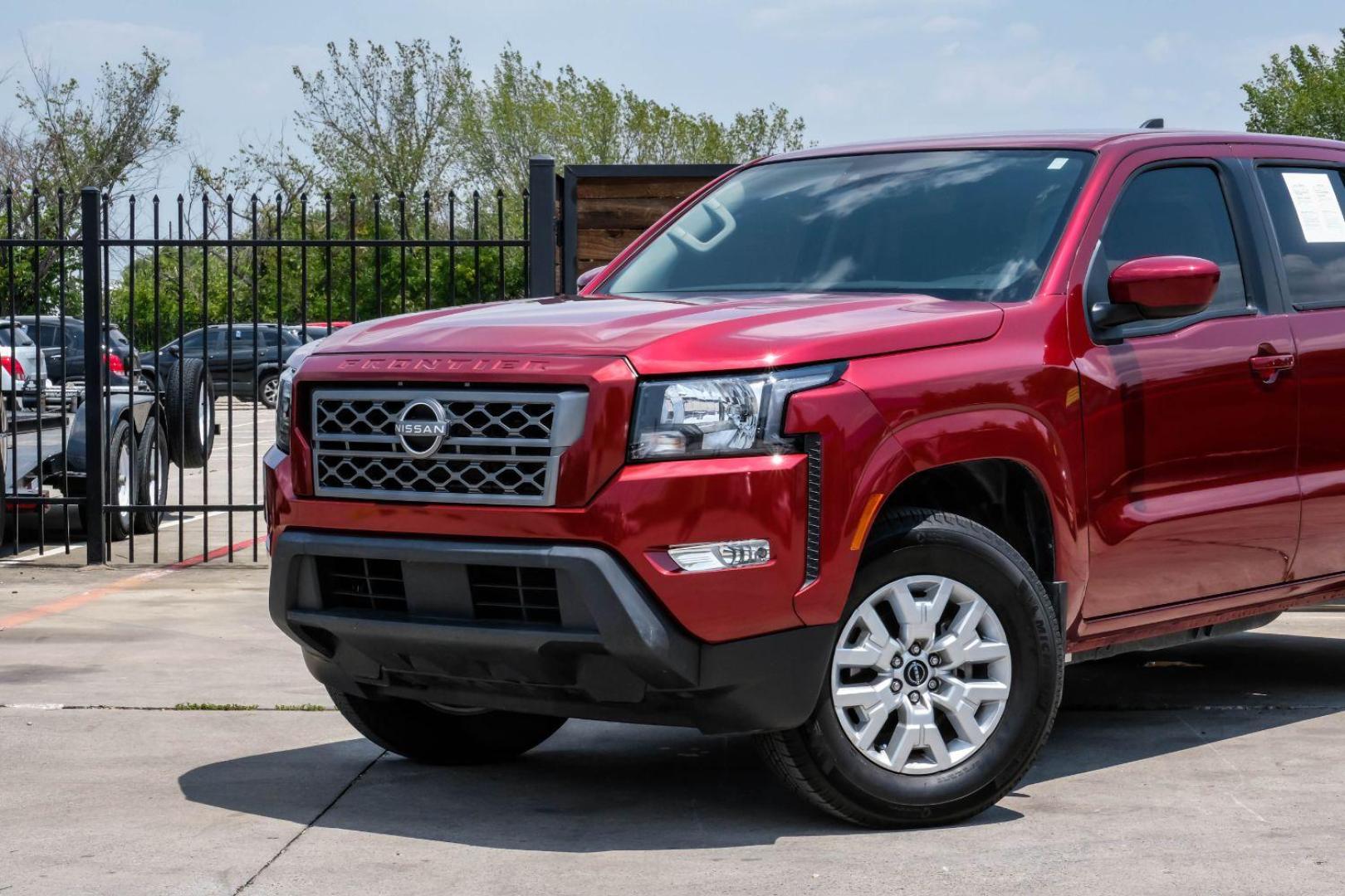 2023 red Nissan Frontier SV Crew Cab 2WD (1N6ED1EJ0PN) with an 3.8L V6 DOHC 24V engine, 9-Speed Automatic transmission, located at 2401 E Main St., Grand Prairie, TX, 75050, (972) 262-4440, 32.748981, -96.969643 - Photo#4