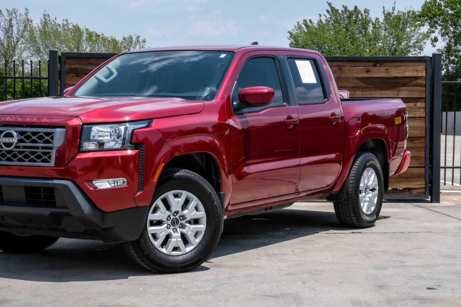 2023 red Nissan Frontier SV Crew Cab 2WD (1N6ED1EJ0PN) with an 3.8L V6 DOHC 24V engine, 9-Speed Automatic transmission, located at 2401 E Main St., Grand Prairie, TX, 75050, (972) 262-4440, 32.748981, -96.969643 - Photo#5