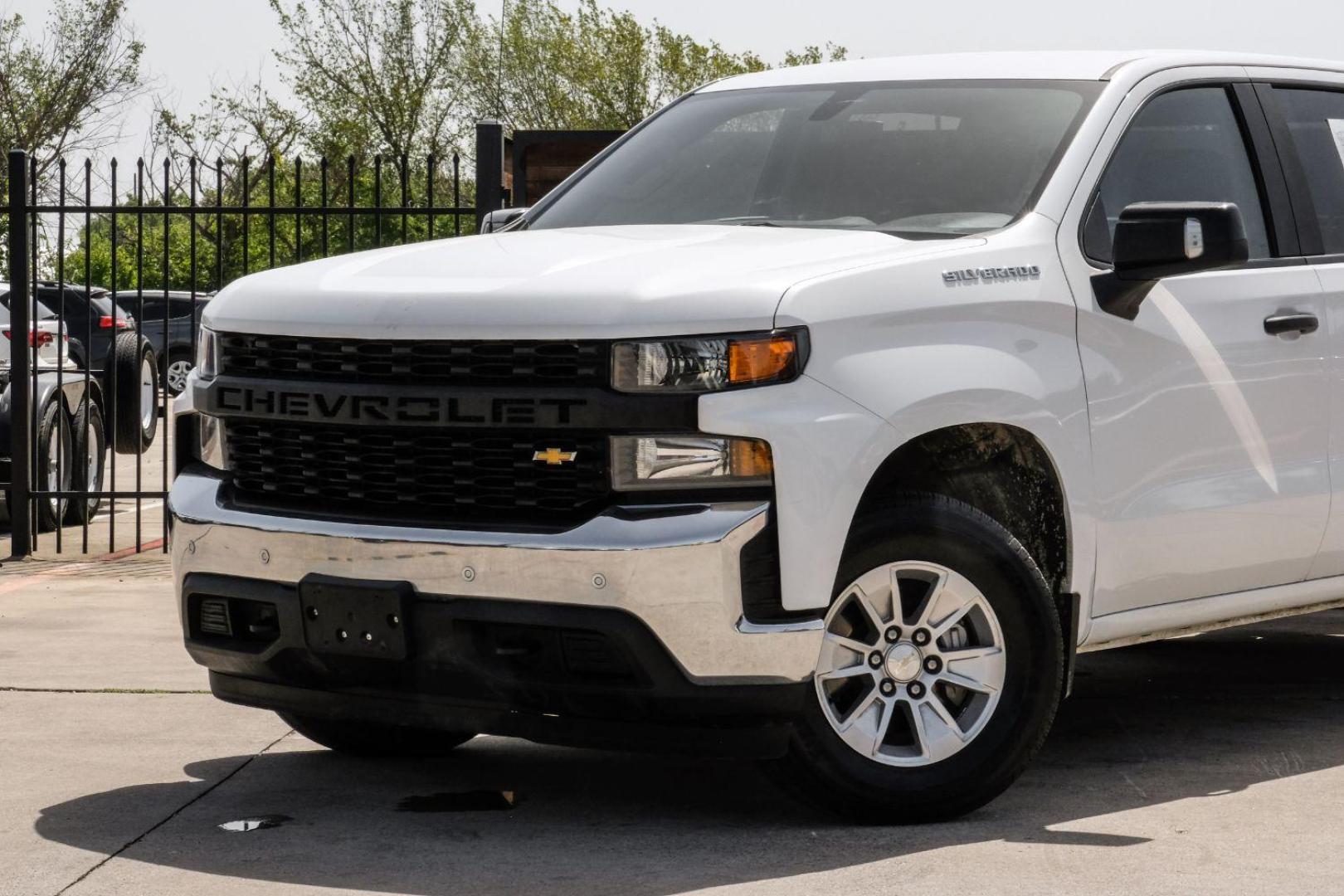 2020 white Chevrolet Silverado 1500 Work Truck Crew Cab Short Box 2WD (3GCPWAEF8LG) with an 5.3L V8 OHV 16V engine, 6-Speed Automatic transmission, located at 2401 E Main St., Grand Prairie, TX, 75050, (972) 262-4440, 32.748981, -96.969643 - Photo#4