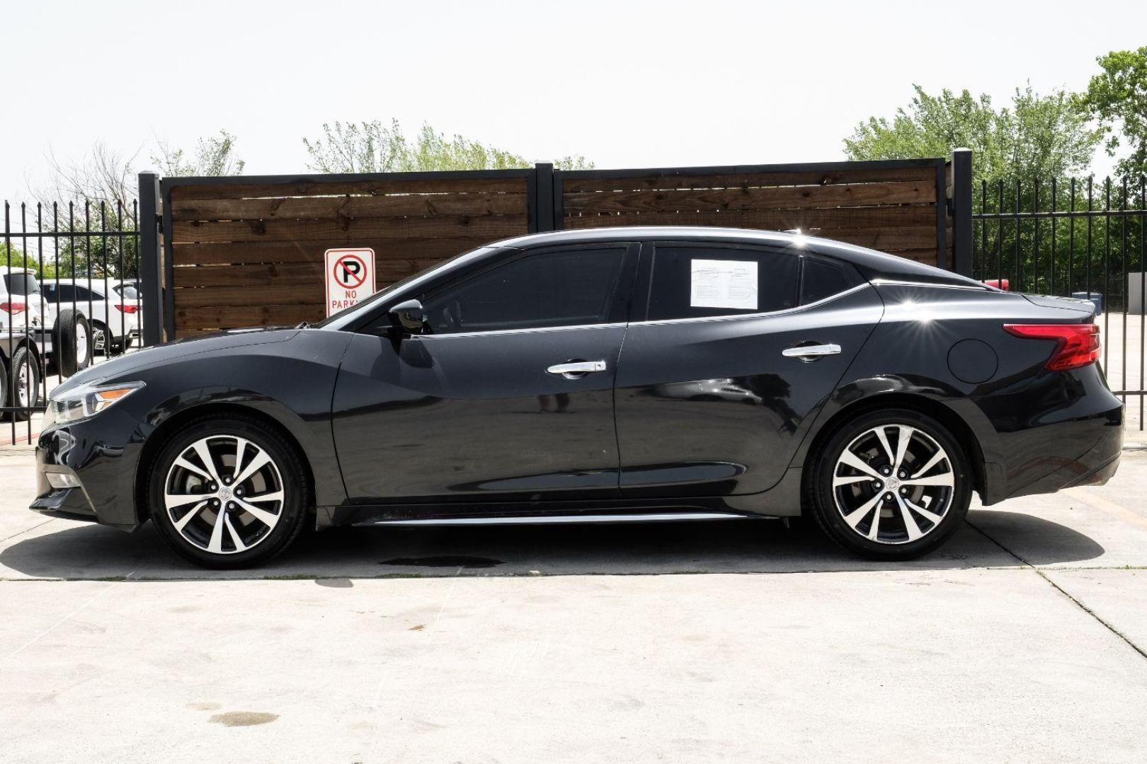 2016 blue Nissan Maxima 3.5 S (1N4AA6AP4GC) with an 3.5L V6 DOHC 24V engine, Continuously Variable Transmission transmission, located at 2401 E Main St., Grand Prairie, TX, 75050, (972) 262-4440, 32.748981, -96.969643 - Photo#14