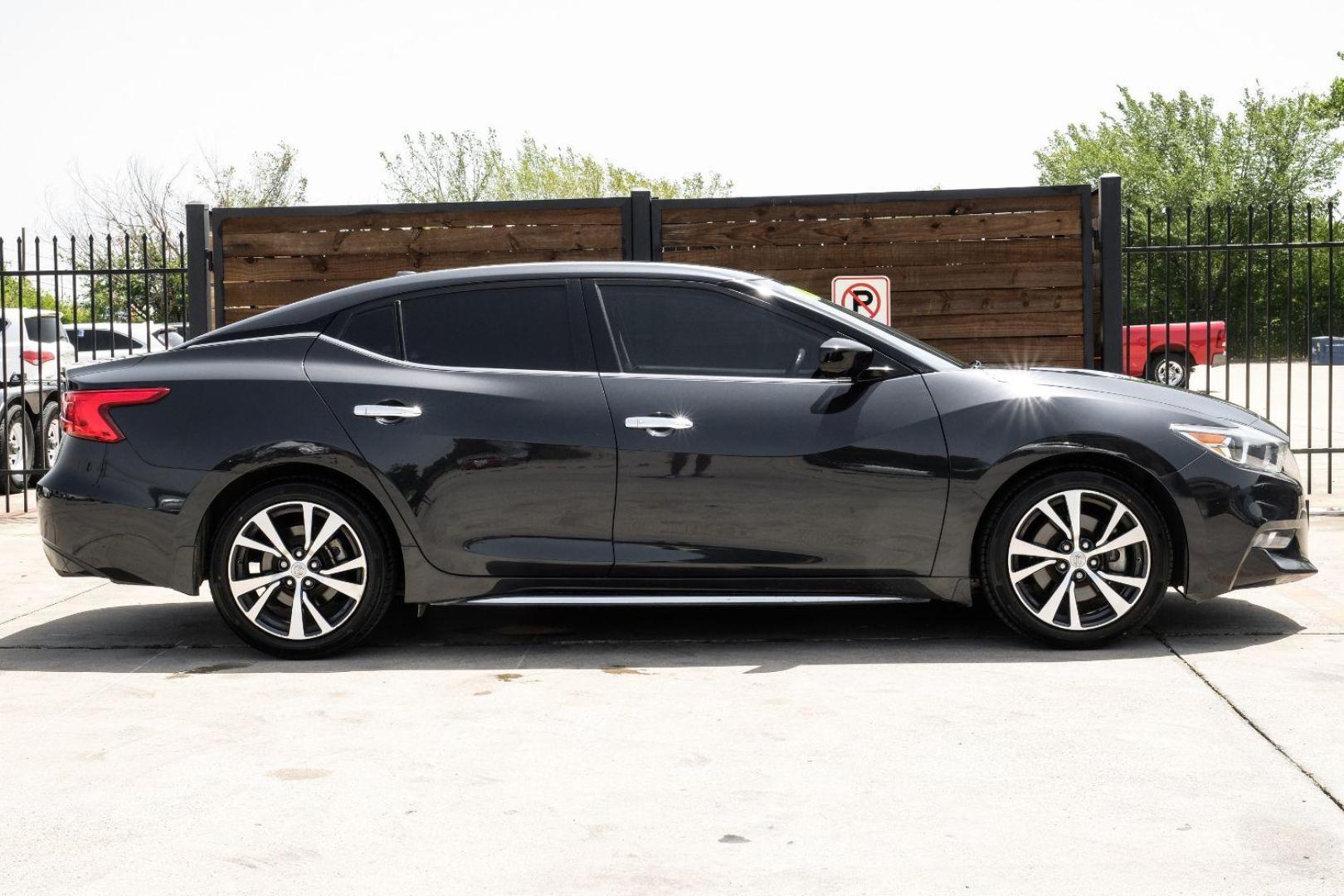 2016 blue Nissan Maxima 3.5 S (1N4AA6AP4GC) with an 3.5L V6 DOHC 24V engine, Continuously Variable Transmission transmission, located at 2401 E Main St., Grand Prairie, TX, 75050, (972) 262-4440, 32.748981, -96.969643 - Photo#8