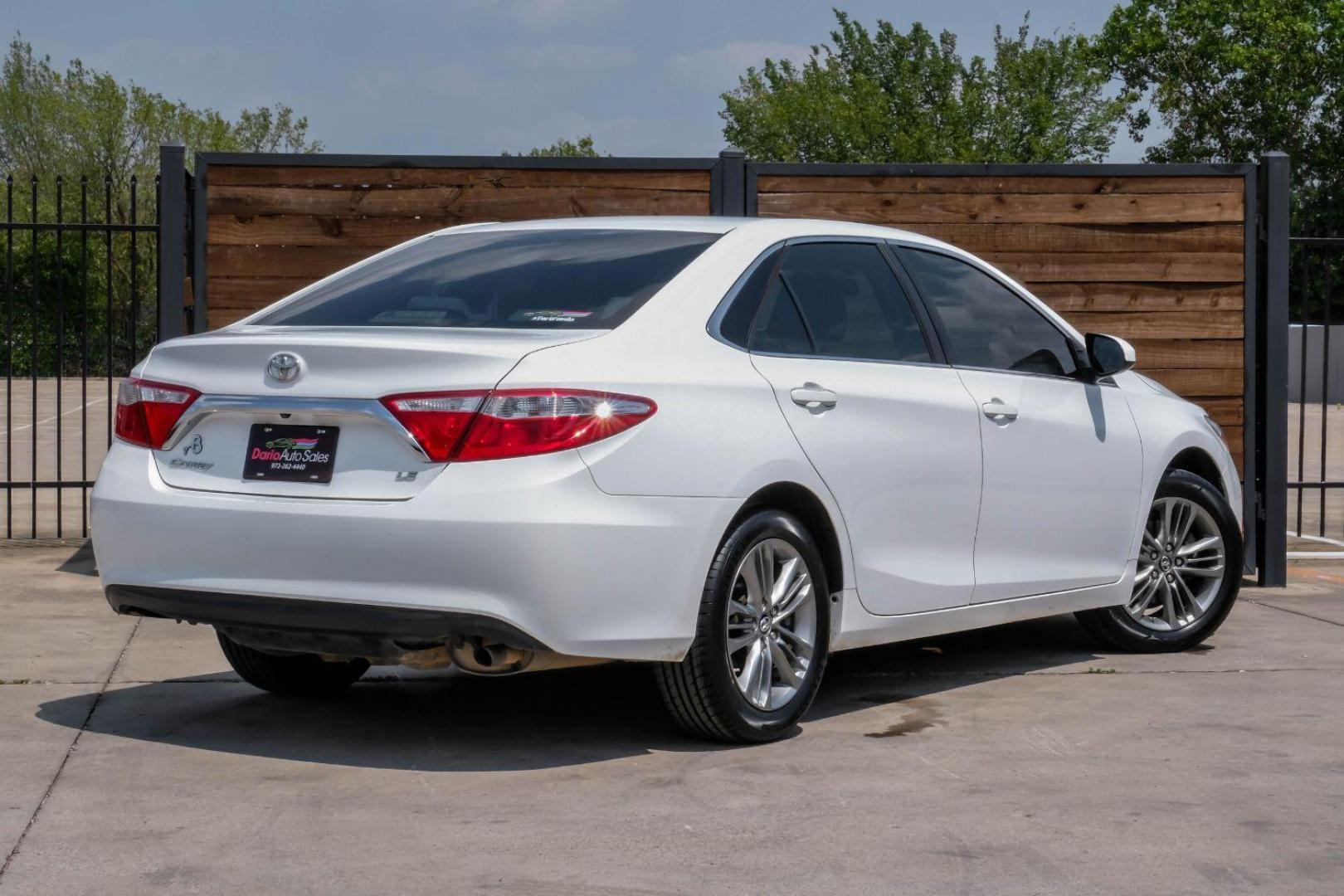 2017 white Toyota Camry LE (4T1BF1FKXHU) with an 2.5L L4 DOHC 16V engine, 6-Speed Automatic transmission, located at 2401 E Main St., Grand Prairie, TX, 75050, (972) 262-4440, 32.748981, -96.969643 - Photo#9