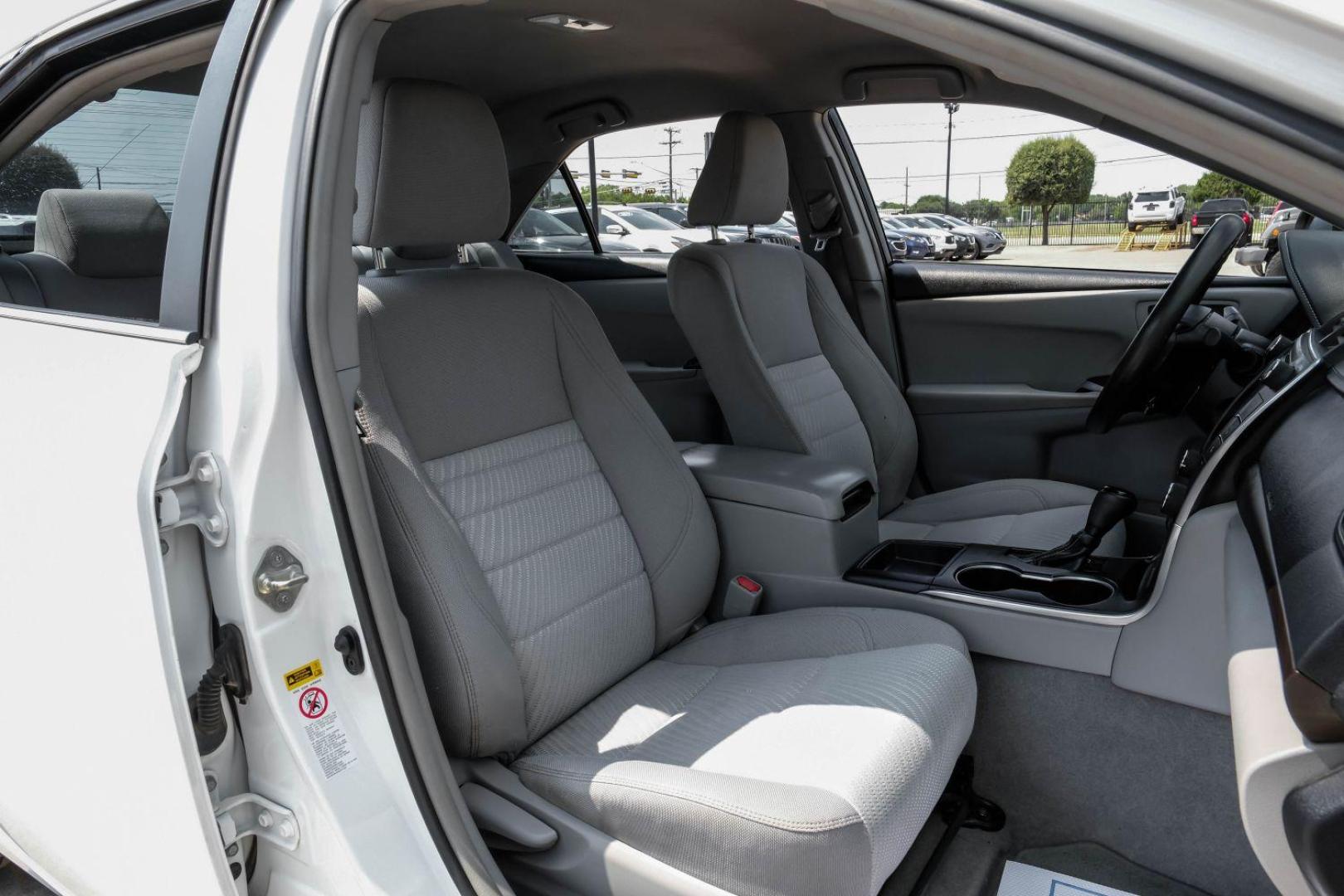 2017 white Toyota Camry LE (4T1BF1FKXHU) with an 2.5L L4 DOHC 16V engine, 6-Speed Automatic transmission, located at 2401 E Main St., Grand Prairie, TX, 75050, (972) 262-4440, 32.748981, -96.969643 - Photo#30