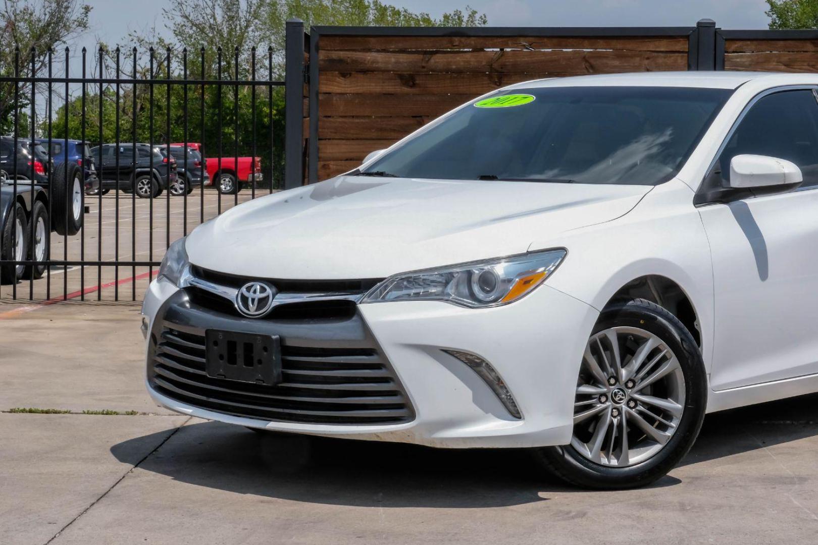 2017 white Toyota Camry LE (4T1BF1FKXHU) with an 2.5L L4 DOHC 16V engine, 6-Speed Automatic transmission, located at 2401 E Main St., Grand Prairie, TX, 75050, (972) 262-4440, 32.748981, -96.969643 - Photo#4