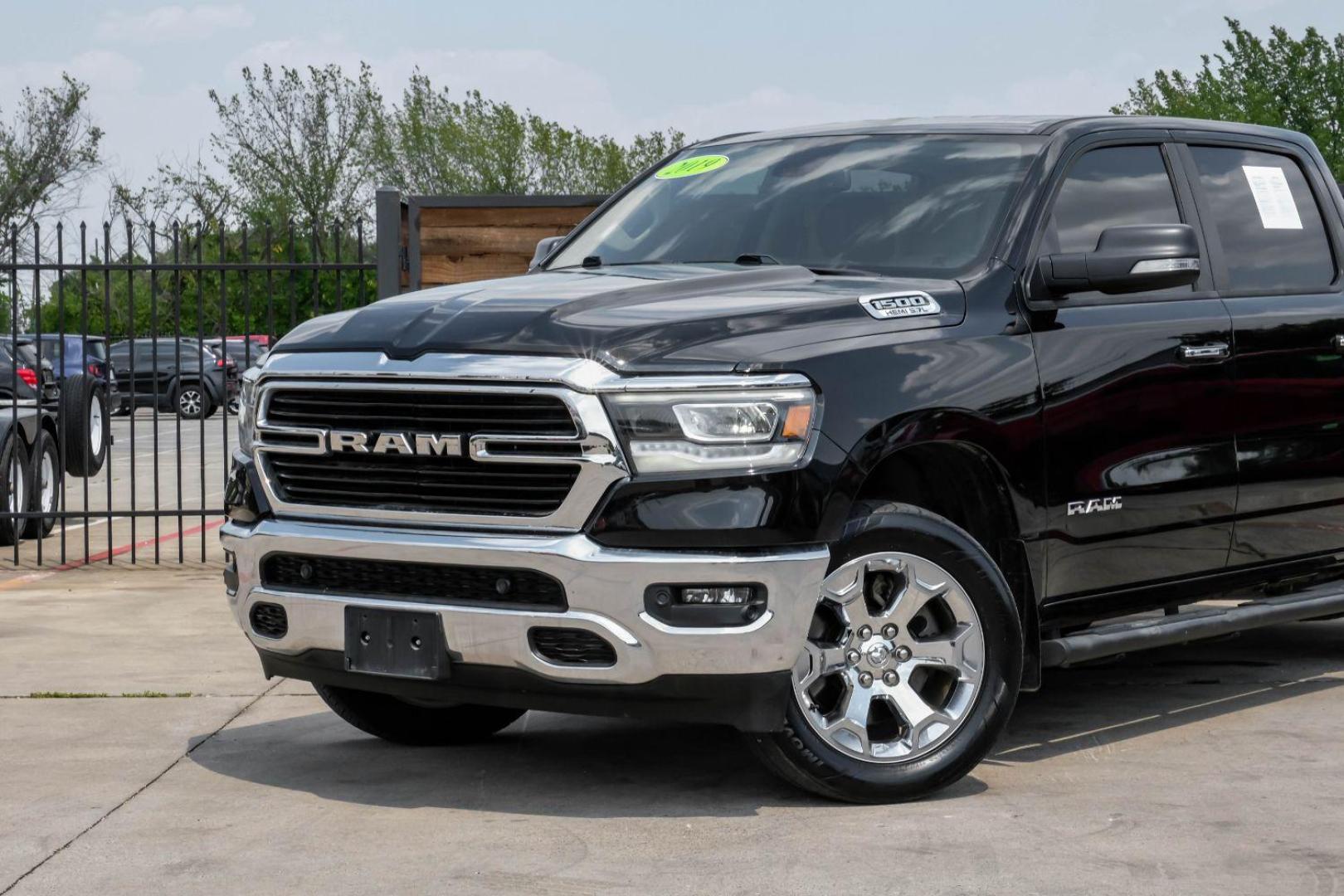 2019 black RAM 1500 Big Horn Crew Cab SWB 2WD (1C6RREFT8KN) with an 5.7L V8 OHV 16V engine, 8-Speed Automatic transmission, located at 2401 E Main St., Grand Prairie, TX, 75050, (972) 262-4440, 32.748981, -96.969643 - Photo#4