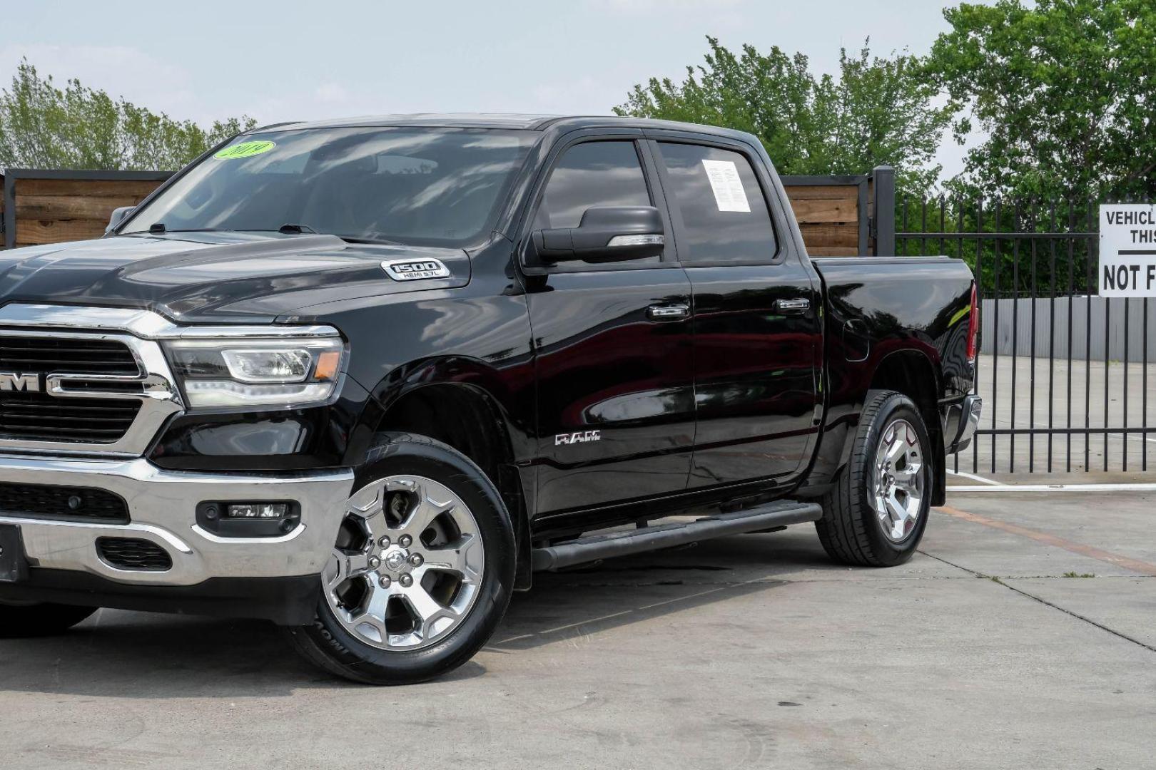 2019 black RAM 1500 Big Horn Crew Cab SWB 2WD (1C6RREFT8KN) with an 5.7L V8 OHV 16V engine, 8-Speed Automatic transmission, located at 2401 E Main St., Grand Prairie, TX, 75050, (972) 262-4440, 32.748981, -96.969643 - Photo#5