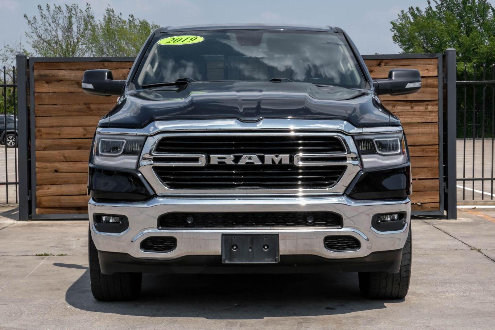 2019 black RAM 1500 Big Horn Crew Cab SWB 2WD (1C6RREFT8KN) with an 5.7L V8 OHV 16V engine, 8-Speed Automatic transmission, located at 2401 E Main St., Grand Prairie, TX, 75050, (972) 262-4440, 32.748981, -96.969643 - Photo#6