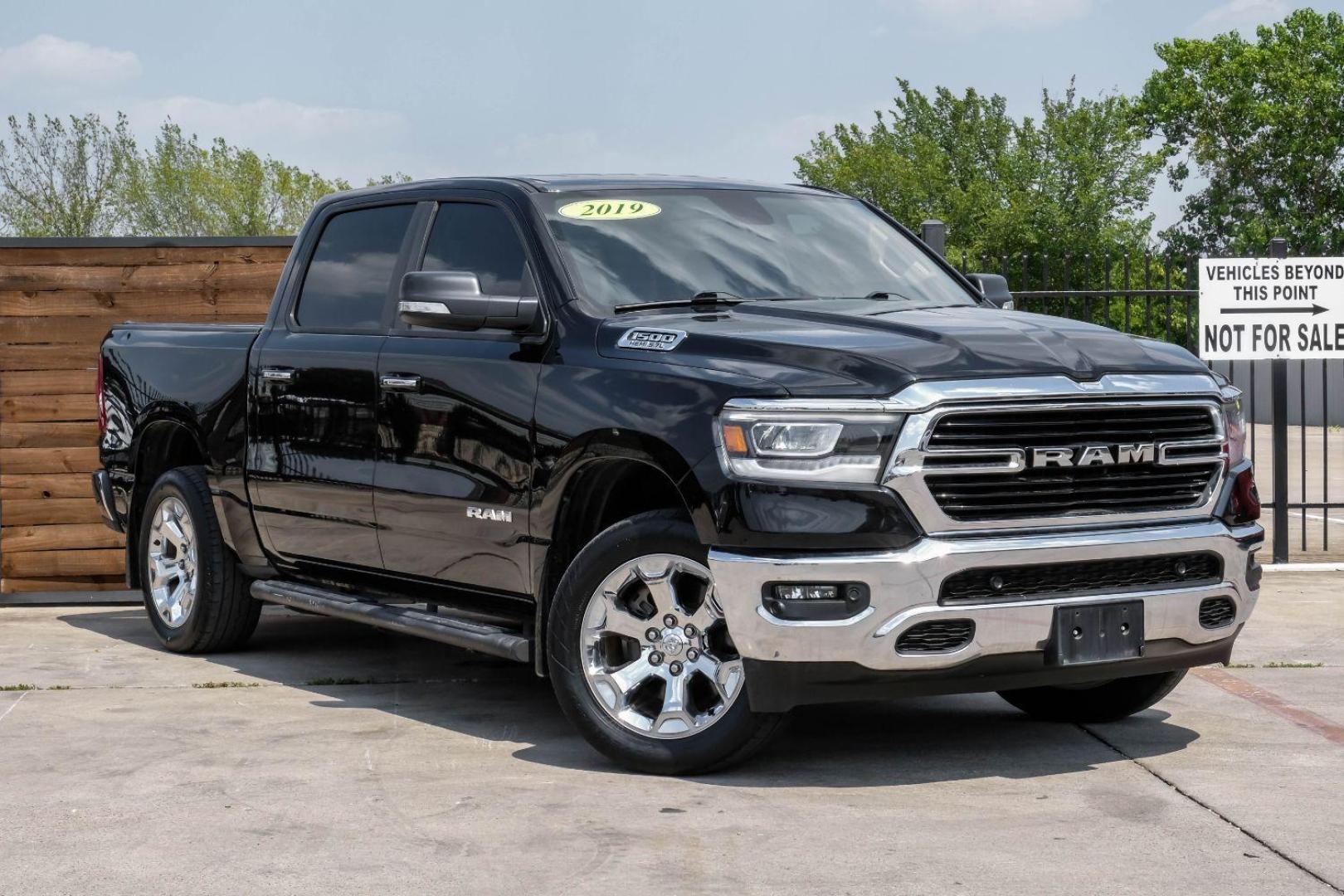 2019 black RAM 1500 Big Horn Crew Cab SWB 2WD (1C6RREFT8KN) with an 5.7L V8 OHV 16V engine, 8-Speed Automatic transmission, located at 2401 E Main St., Grand Prairie, TX, 75050, (972) 262-4440, 32.748981, -96.969643 - Photo#7