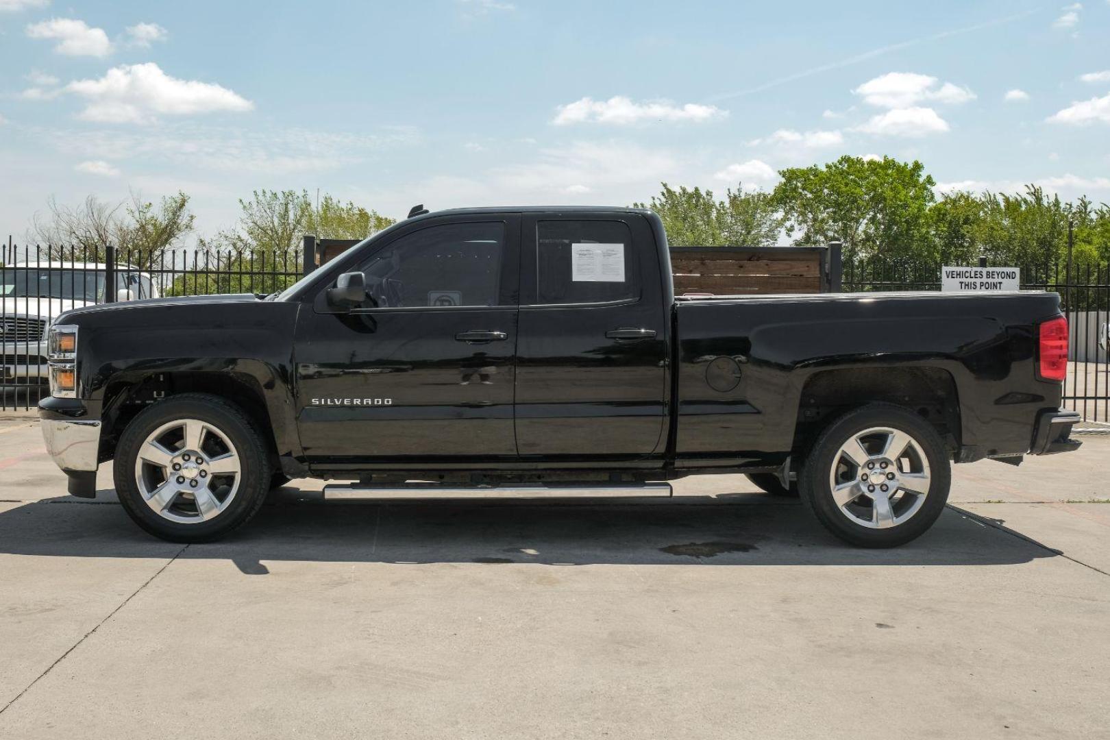 2014 black Chevrolet Silverado 1500 1LT Double Cab 2WD (1GCRCREH2EZ) with an 4.3L V6 OHV 12V engine, 6-Speed Automatic transmission, located at 2401 E Main St., Grand Prairie, TX, 75050, (972) 262-4440, 32.748981, -96.969643 - Photo#13