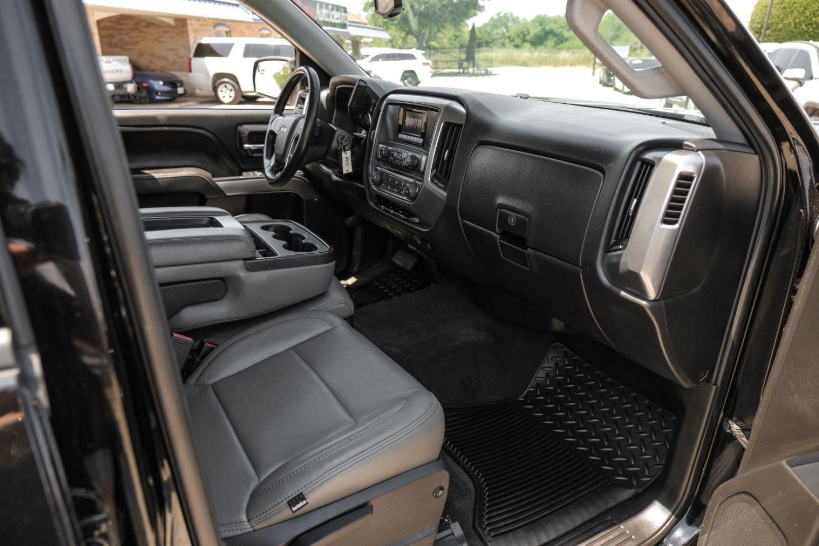 2014 black Chevrolet Silverado 1500 1LT Double Cab 2WD (1GCRCREH2EZ) with an 4.3L V6 OHV 12V engine, 6-Speed Automatic transmission, located at 2401 E Main St., Grand Prairie, TX, 75050, (972) 262-4440, 32.748981, -96.969643 - Photo#16