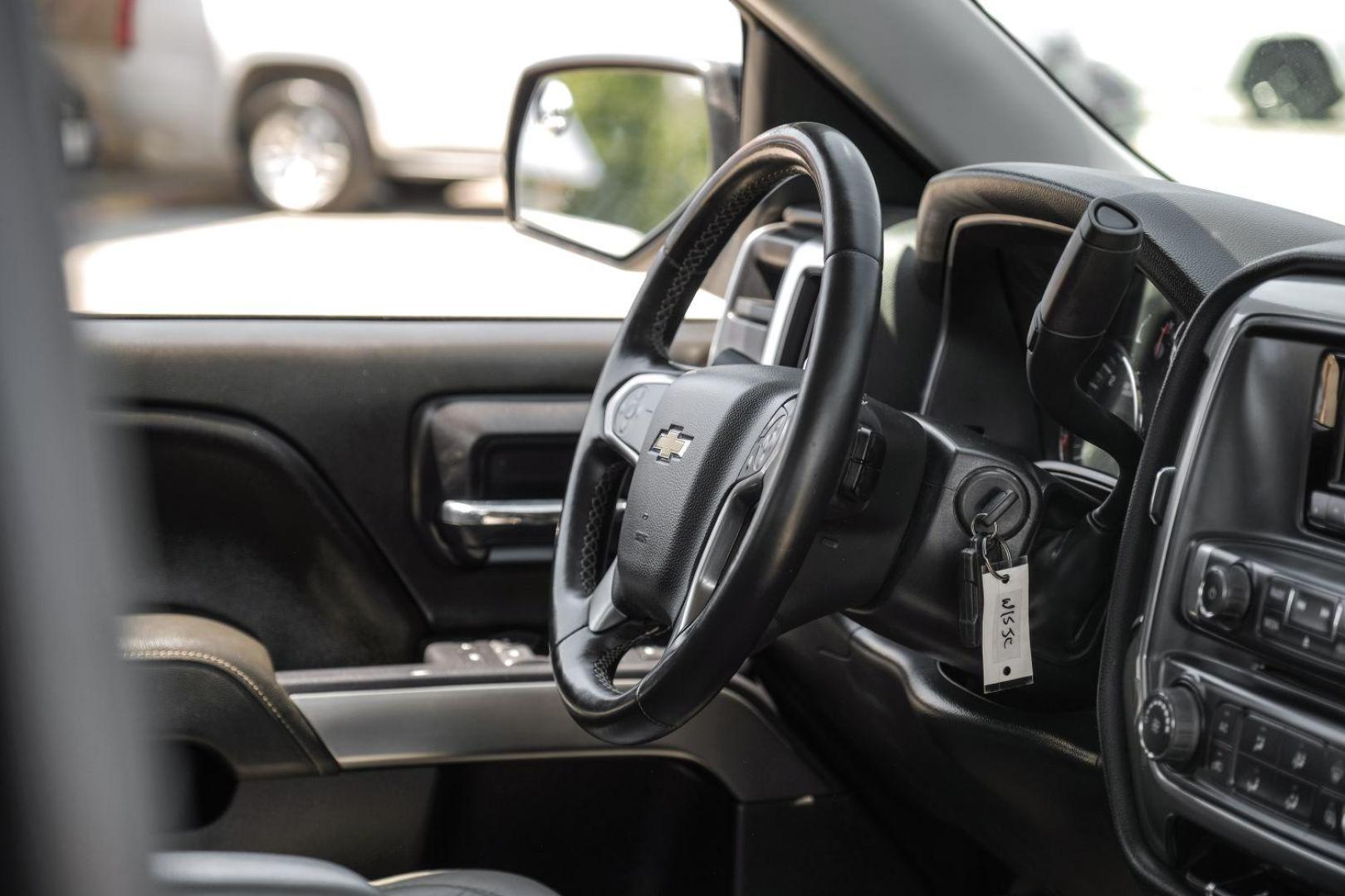 2014 black Chevrolet Silverado 1500 1LT Double Cab 2WD (1GCRCREH2EZ) with an 4.3L V6 OHV 12V engine, 6-Speed Automatic transmission, located at 2401 E Main St., Grand Prairie, TX, 75050, (972) 262-4440, 32.748981, -96.969643 - Photo#18