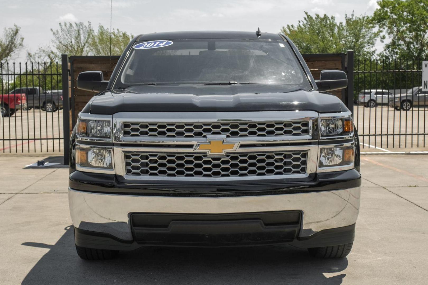 2014 black Chevrolet Silverado 1500 1LT Double Cab 2WD (1GCRCREH2EZ) with an 4.3L V6 OHV 12V engine, 6-Speed Automatic transmission, located at 2401 E Main St., Grand Prairie, TX, 75050, (972) 262-4440, 32.748981, -96.969643 - Photo#5