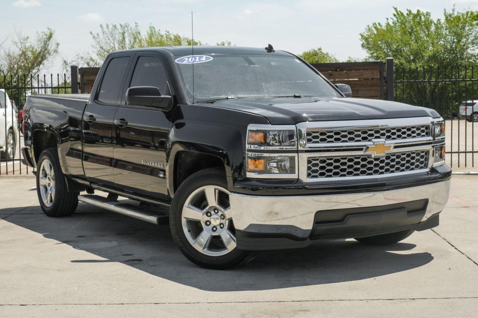 2014 black Chevrolet Silverado 1500 1LT Double Cab 2WD (1GCRCREH2EZ) with an 4.3L V6 OHV 12V engine, 6-Speed Automatic transmission, located at 2401 E Main St., Grand Prairie, TX, 75050, (972) 262-4440, 32.748981, -96.969643 - Photo#6