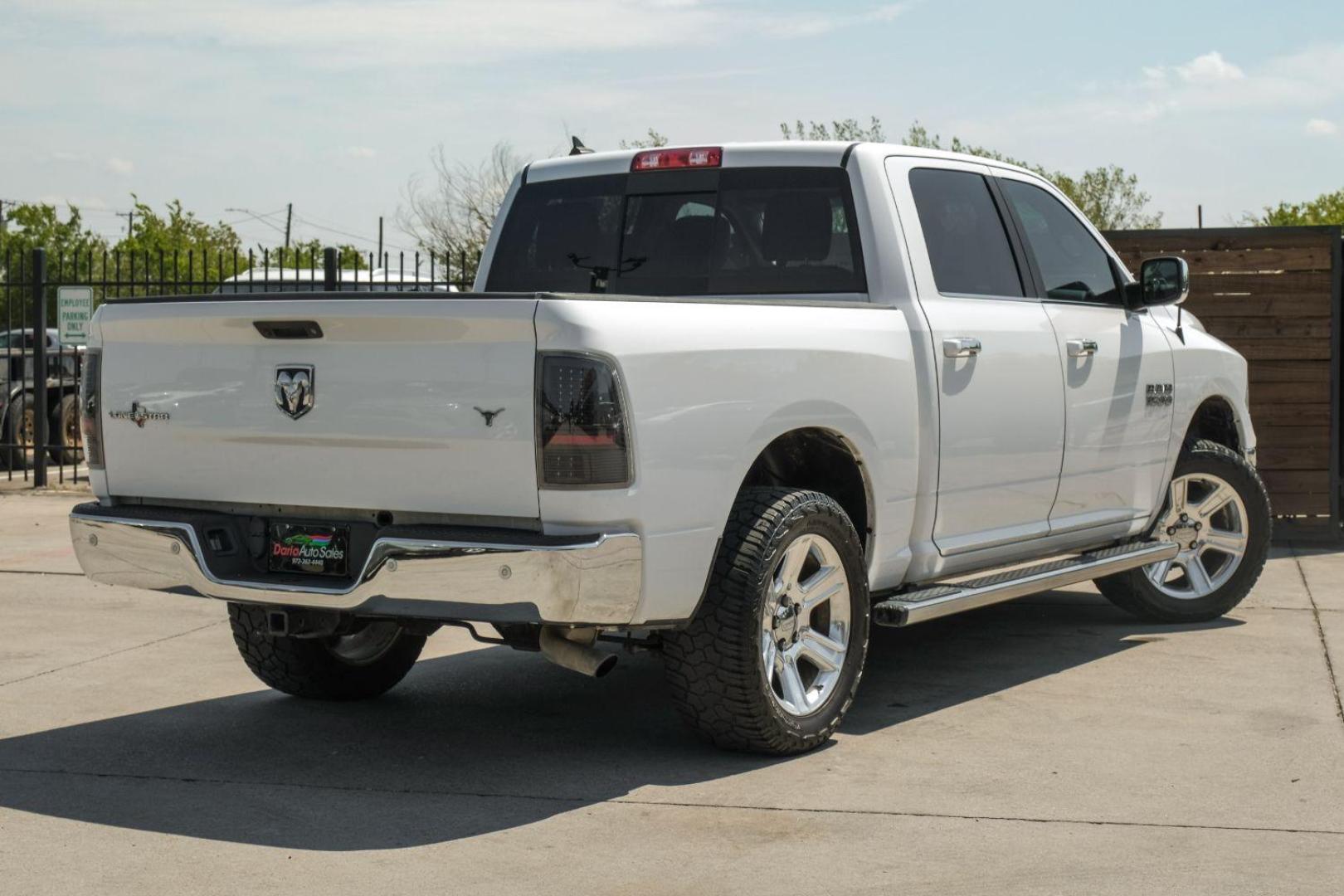 2017 White RAM 1500 SLT Crew Cab SWB 2WD (1C6RR6LGXHS) with an 3.6L V6 DOHC 24V FFV engine, 8-Speed Automatic transmission, located at 2401 E Main St., Grand Prairie, TX, 75050, (972) 262-4440, 32.748981, -96.969643 - Photo#9