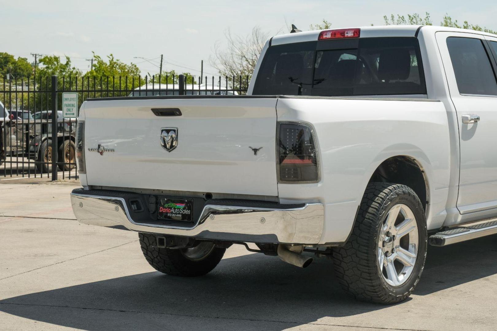 2017 White RAM 1500 SLT Crew Cab SWB 2WD (1C6RR6LGXHS) with an 3.6L V6 DOHC 24V FFV engine, 8-Speed Automatic transmission, located at 2401 E Main St., Grand Prairie, TX, 75050, (972) 262-4440, 32.748981, -96.969643 - Photo#10