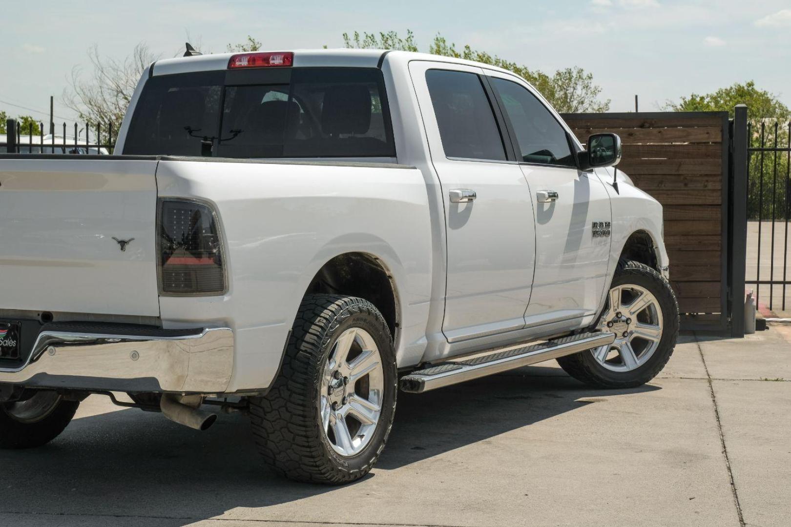 2017 White RAM 1500 SLT Crew Cab SWB 2WD (1C6RR6LGXHS) with an 3.6L V6 DOHC 24V FFV engine, 8-Speed Automatic transmission, located at 2401 E Main St., Grand Prairie, TX, 75050, (972) 262-4440, 32.748981, -96.969643 - Photo#11