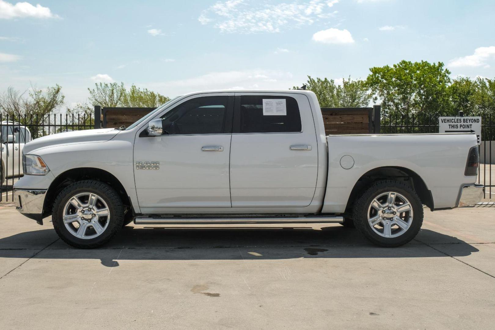 2017 White RAM 1500 SLT Crew Cab SWB 2WD (1C6RR6LGXHS) with an 3.6L V6 DOHC 24V FFV engine, 8-Speed Automatic transmission, located at 2401 E Main St., Grand Prairie, TX, 75050, (972) 262-4440, 32.748981, -96.969643 - Photo#14