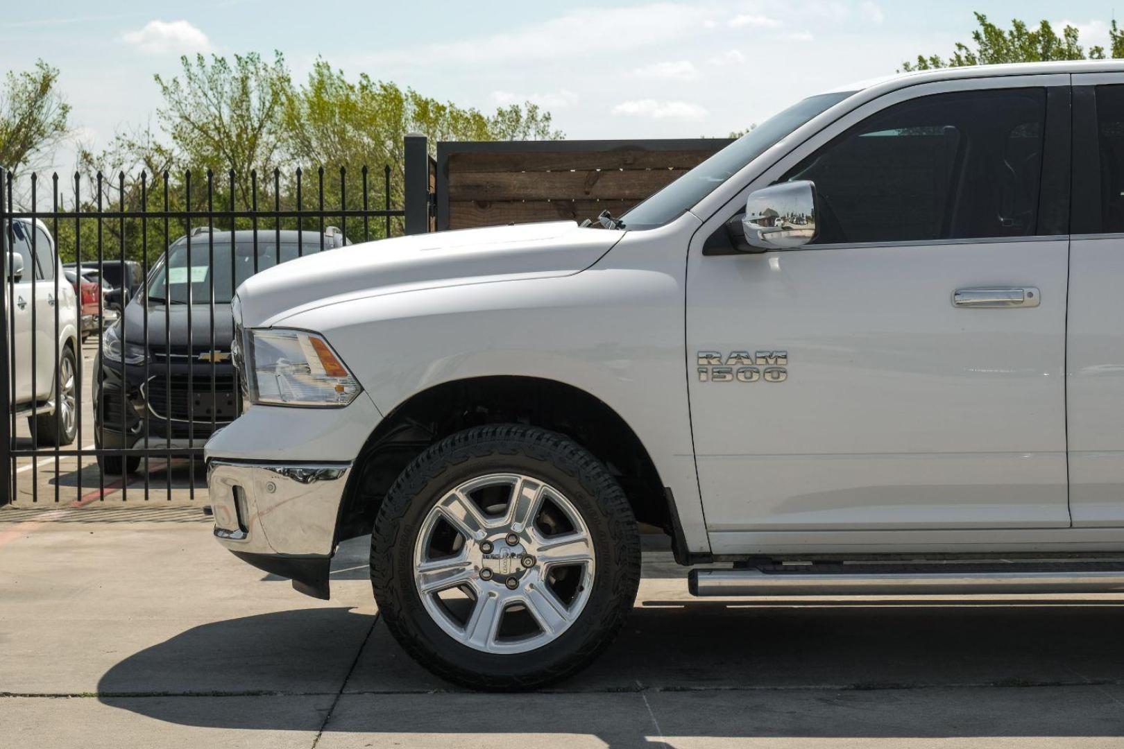 2017 White RAM 1500 SLT Crew Cab SWB 2WD (1C6RR6LGXHS) with an 3.6L V6 DOHC 24V FFV engine, 8-Speed Automatic transmission, located at 2401 E Main St., Grand Prairie, TX, 75050, (972) 262-4440, 32.748981, -96.969643 - Photo#15