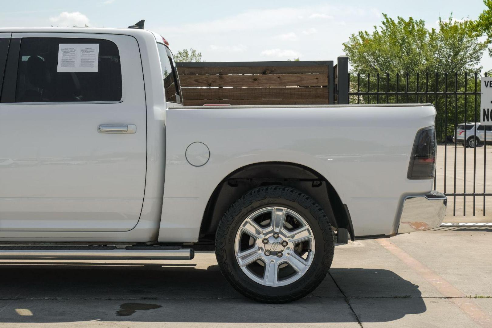 2017 White RAM 1500 SLT Crew Cab SWB 2WD (1C6RR6LGXHS) with an 3.6L V6 DOHC 24V FFV engine, 8-Speed Automatic transmission, located at 2401 E Main St., Grand Prairie, TX, 75050, (972) 262-4440, 32.748981, -96.969643 - Photo#16