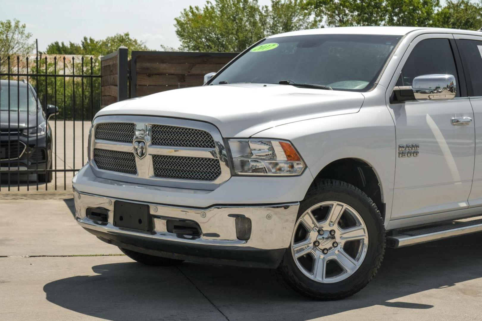 2017 White RAM 1500 SLT Crew Cab SWB 2WD (1C6RR6LGXHS) with an 3.6L V6 DOHC 24V FFV engine, 8-Speed Automatic transmission, located at 2401 E Main St., Grand Prairie, TX, 75050, (972) 262-4440, 32.748981, -96.969643 - Photo#4