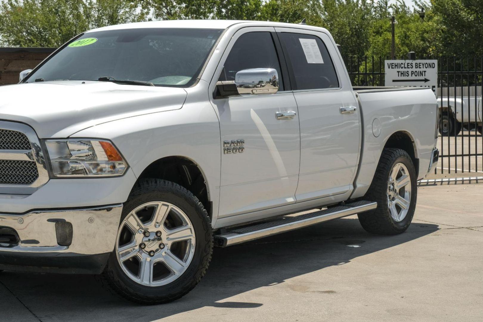 2017 White RAM 1500 SLT Crew Cab SWB 2WD (1C6RR6LGXHS) with an 3.6L V6 DOHC 24V FFV engine, 8-Speed Automatic transmission, located at 2401 E Main St., Grand Prairie, TX, 75050, (972) 262-4440, 32.748981, -96.969643 - Photo#5