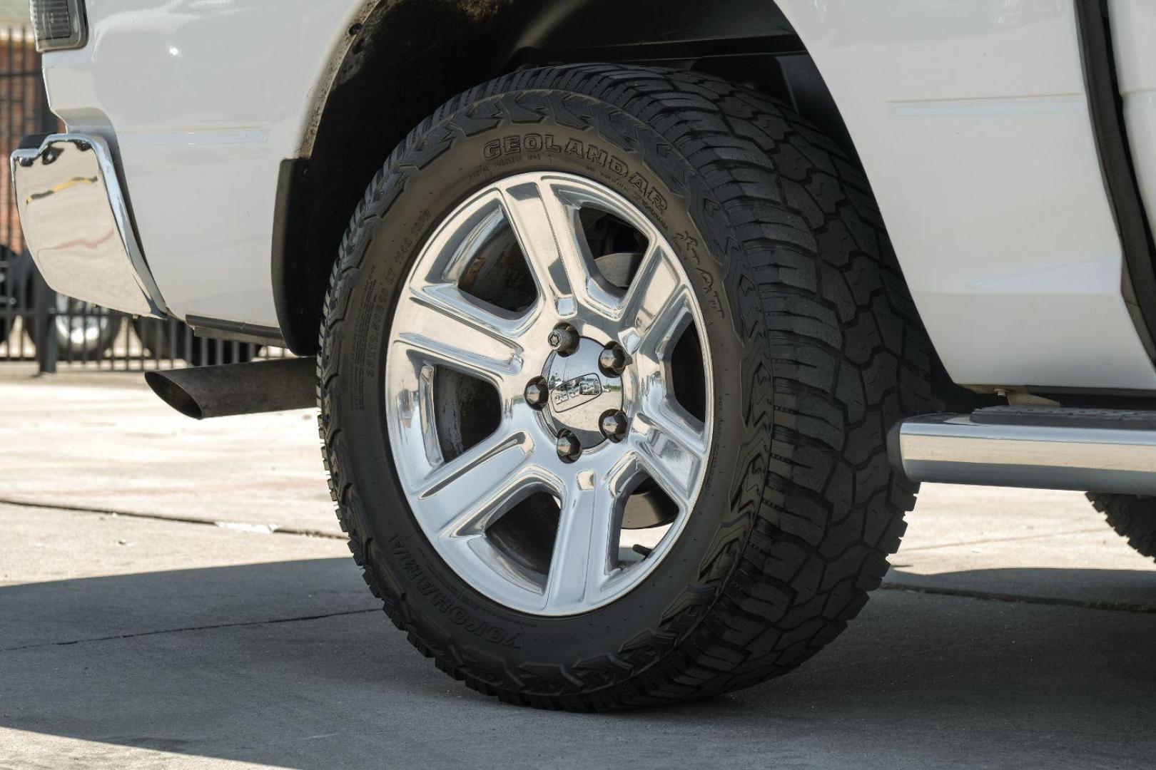 2017 White RAM 1500 SLT Crew Cab SWB 2WD (1C6RR6LGXHS) with an 3.6L V6 DOHC 24V FFV engine, 8-Speed Automatic transmission, located at 2401 E Main St., Grand Prairie, TX, 75050, (972) 262-4440, 32.748981, -96.969643 - Photo#61