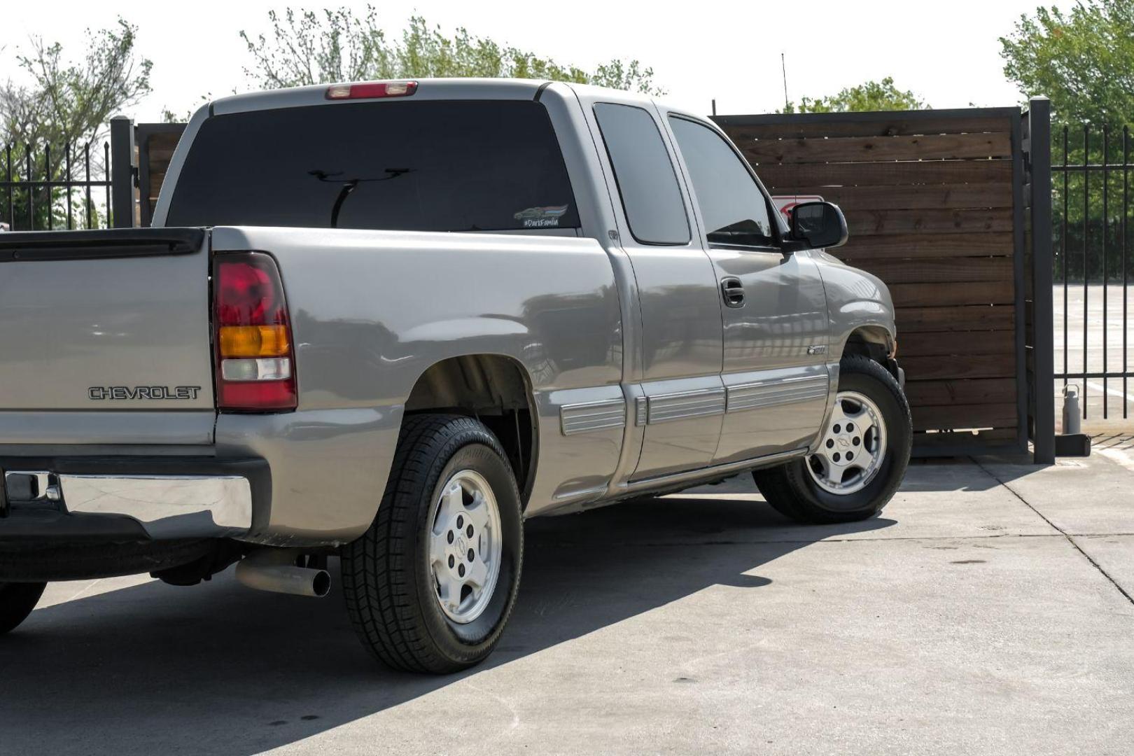 2001 GOLD Chevrolet Silverado 1500 LT Ext. Cab Long Bed 2WD with OnStar (2GCEC19T511) with an 5.3L V8 OHV 16V engine, 4-Speed Automatic transmission, located at 2401 E Main St., Grand Prairie, TX, 75050, (972) 262-4440, 32.748981, -96.969643 - Photo#11