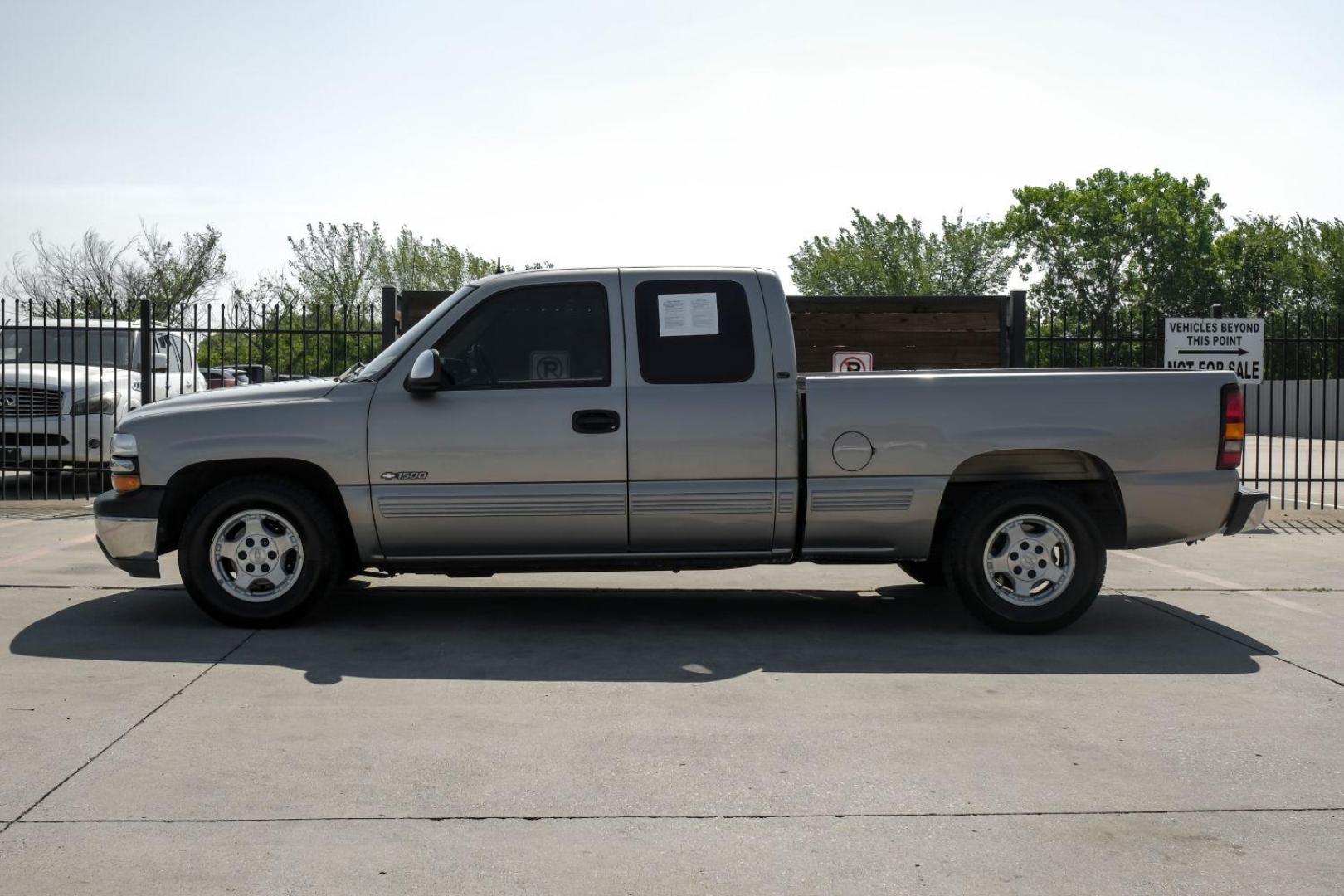 2001 GOLD Chevrolet Silverado 1500 LT Ext. Cab Long Bed 2WD with OnStar (2GCEC19T511) with an 5.3L V8 OHV 16V engine, 4-Speed Automatic transmission, located at 2401 E Main St., Grand Prairie, TX, 75050, (972) 262-4440, 32.748981, -96.969643 - Photo#14