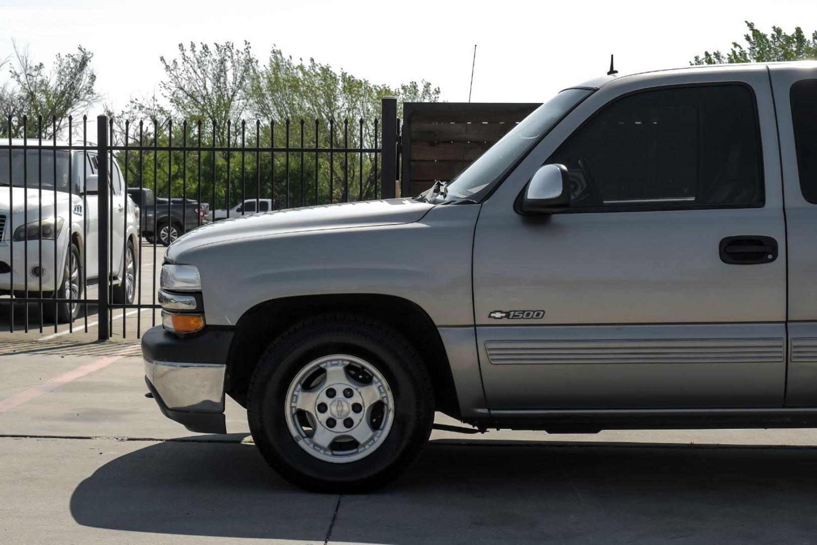 2001 GOLD Chevrolet Silverado 1500 LT Ext. Cab Long Bed 2WD with OnStar (2GCEC19T511) with an 5.3L V8 OHV 16V engine, 4-Speed Automatic transmission, located at 2401 E Main St., Grand Prairie, TX, 75050, (972) 262-4440, 32.748981, -96.969643 - Photo#15