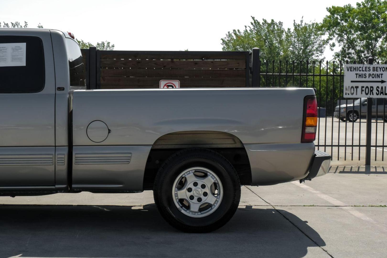 2001 GOLD Chevrolet Silverado 1500 LT Ext. Cab Long Bed 2WD with OnStar (2GCEC19T511) with an 5.3L V8 OHV 16V engine, 4-Speed Automatic transmission, located at 2401 E Main St., Grand Prairie, TX, 75050, (972) 262-4440, 32.748981, -96.969643 - Photo#16