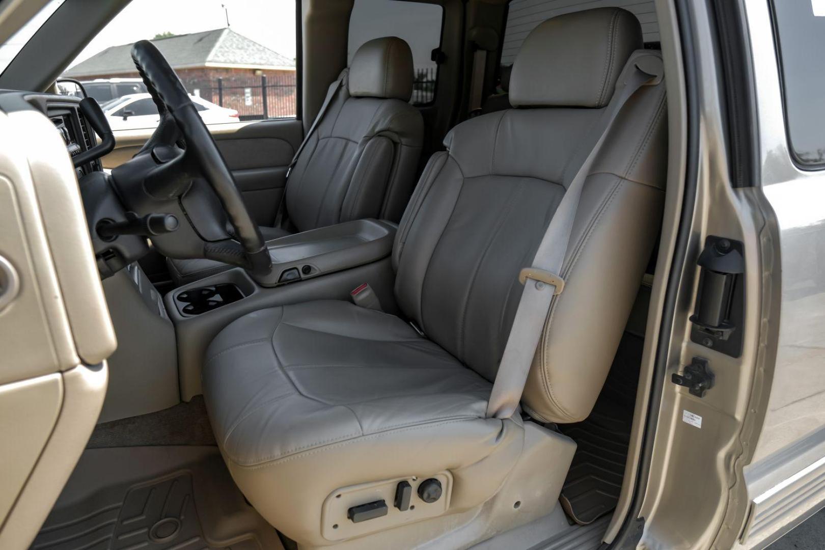 2001 GOLD Chevrolet Silverado 1500 LT Ext. Cab Long Bed 2WD with OnStar (2GCEC19T511) with an 5.3L V8 OHV 16V engine, 4-Speed Automatic transmission, located at 2401 E Main St., Grand Prairie, TX, 75050, (972) 262-4440, 32.748981, -96.969643 - Photo#3