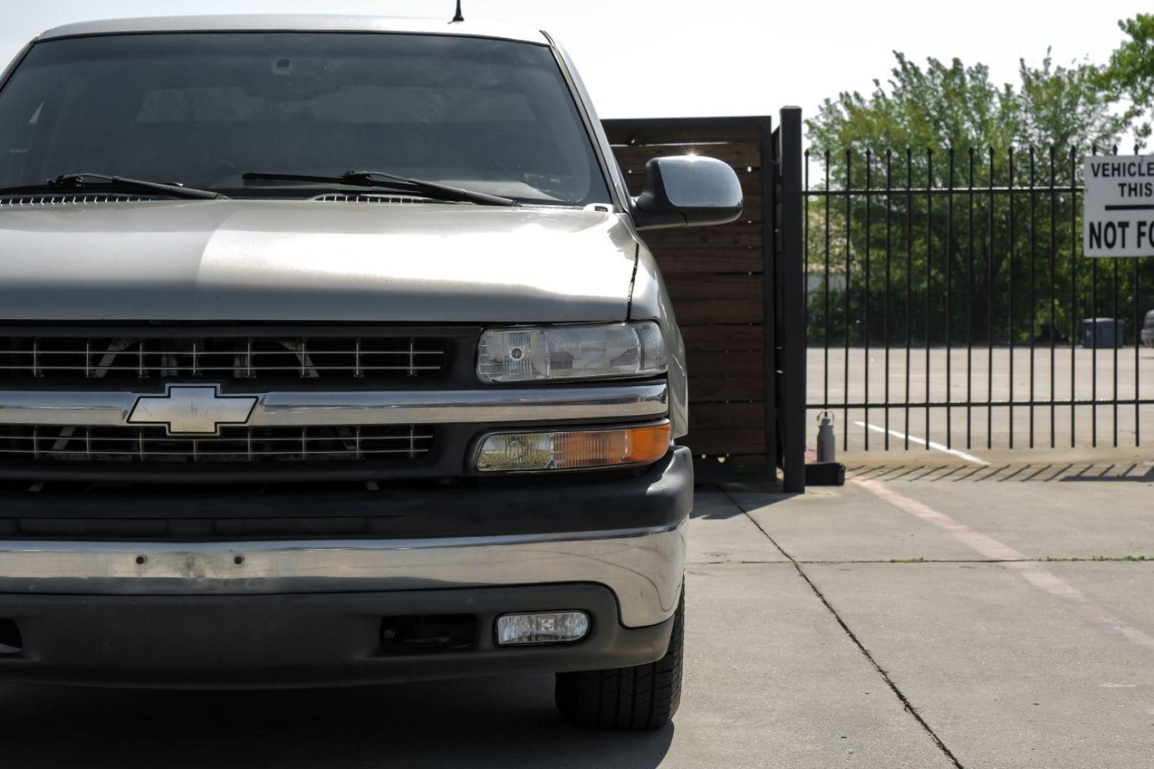 2001 GOLD Chevrolet Silverado 1500 LT Ext. Cab Long Bed 2WD with OnStar (2GCEC19T511) with an 5.3L V8 OHV 16V engine, 4-Speed Automatic transmission, located at 2401 E Main St., Grand Prairie, TX, 75050, (972) 262-4440, 32.748981, -96.969643 - Photo#43