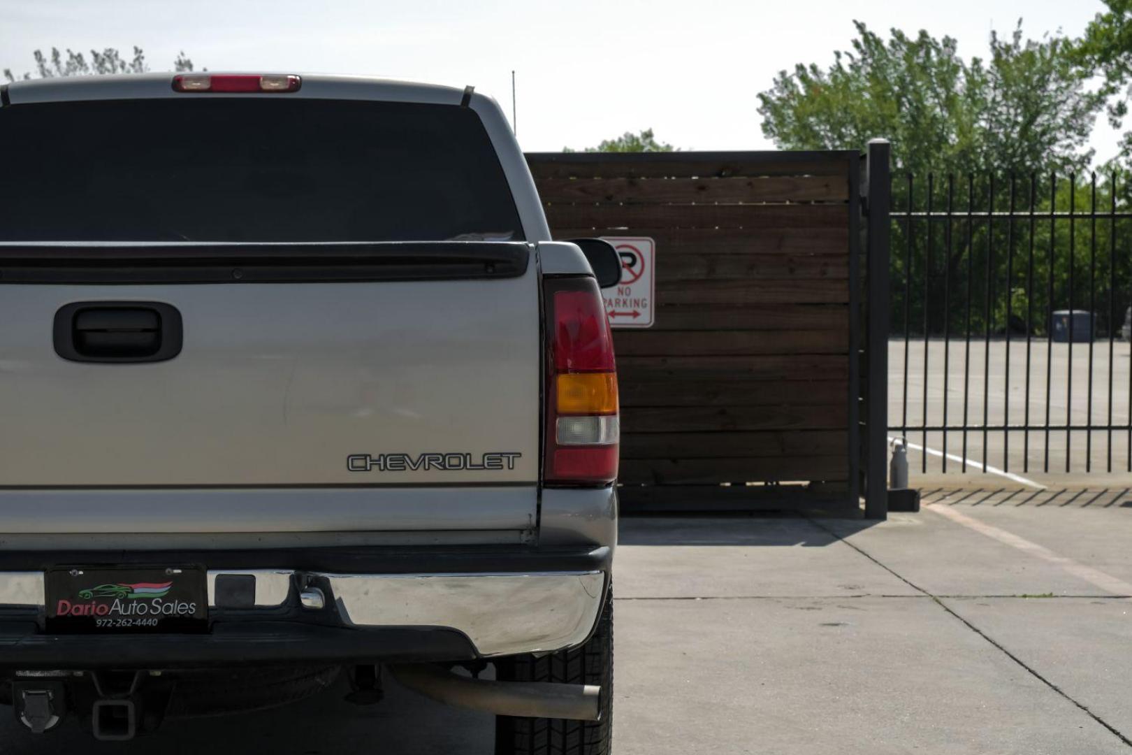 2001 GOLD Chevrolet Silverado 1500 LT Ext. Cab Long Bed 2WD with OnStar (2GCEC19T511) with an 5.3L V8 OHV 16V engine, 4-Speed Automatic transmission, located at 2401 E Main St., Grand Prairie, TX, 75050, (972) 262-4440, 32.748981, -96.969643 - Photo#44