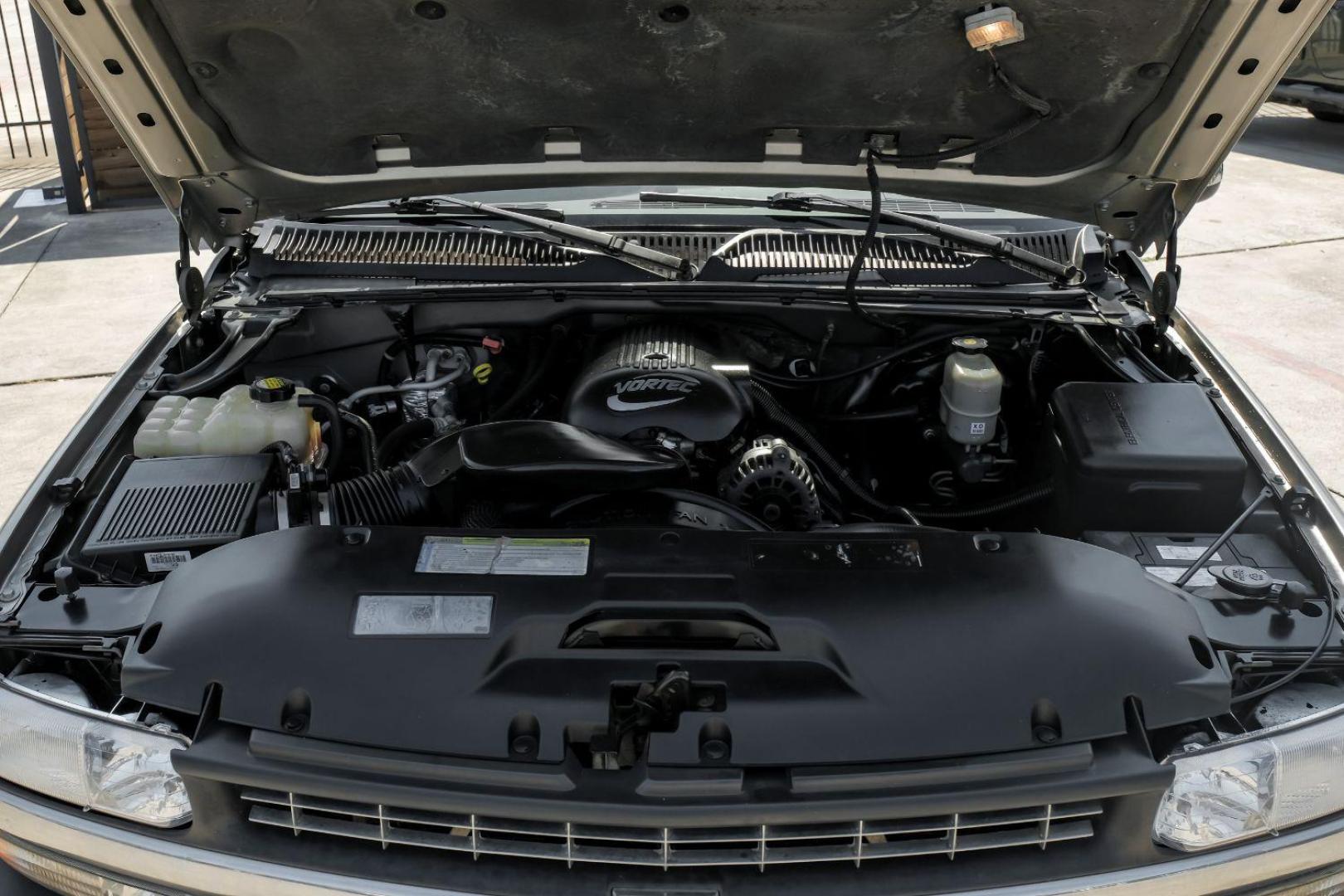 2001 GOLD Chevrolet Silverado 1500 LT Ext. Cab Long Bed 2WD with OnStar (2GCEC19T511) with an 5.3L V8 OHV 16V engine, 4-Speed Automatic transmission, located at 2401 E Main St., Grand Prairie, TX, 75050, (972) 262-4440, 32.748981, -96.969643 - Photo#46