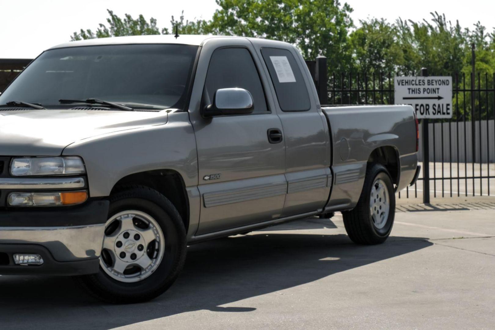 2001 GOLD Chevrolet Silverado 1500 LT Ext. Cab Long Bed 2WD with OnStar (2GCEC19T511) with an 5.3L V8 OHV 16V engine, 4-Speed Automatic transmission, located at 2401 E Main St., Grand Prairie, TX, 75050, (972) 262-4440, 32.748981, -96.969643 - Photo#5