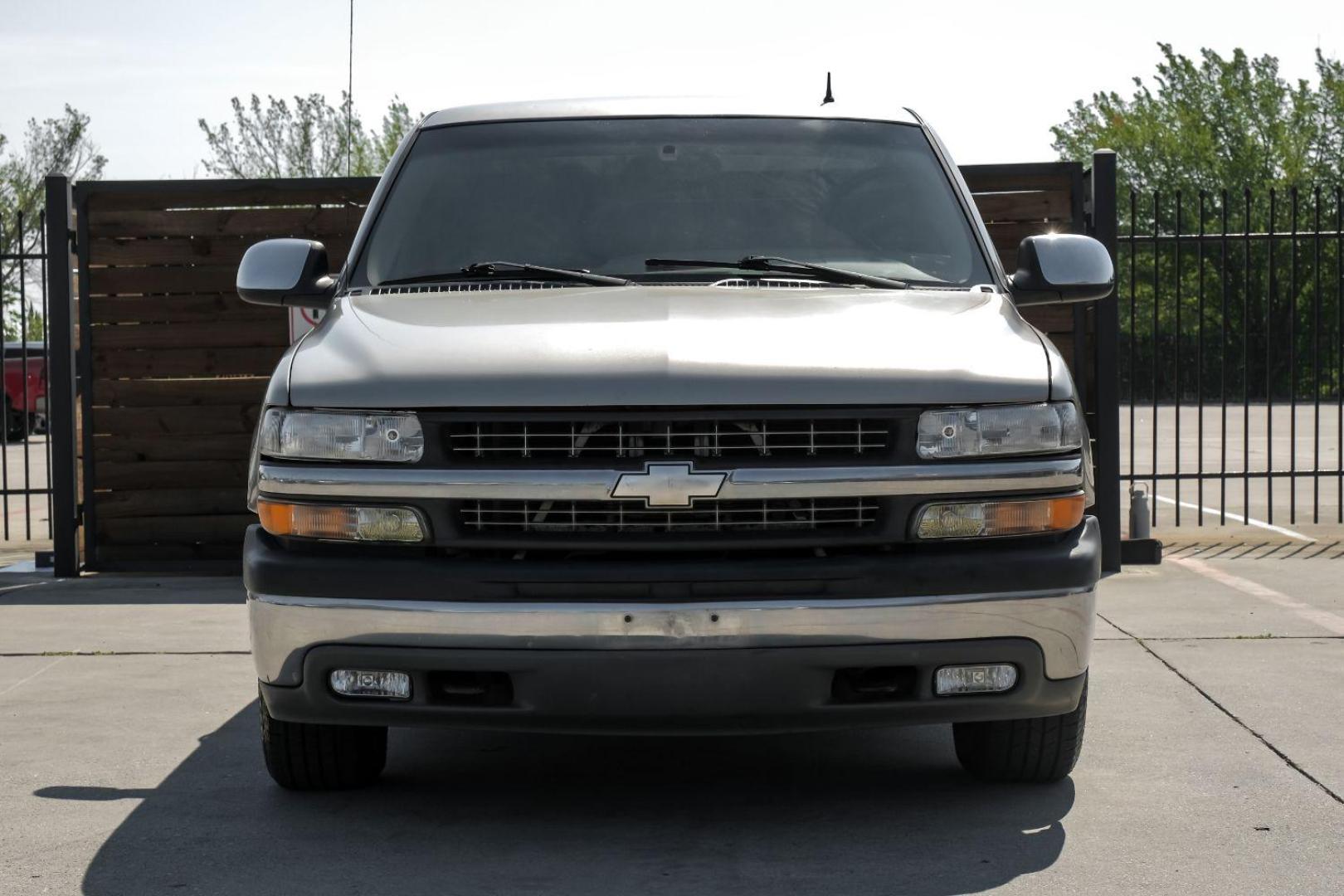 2001 GOLD Chevrolet Silverado 1500 LT Ext. Cab Long Bed 2WD with OnStar (2GCEC19T511) with an 5.3L V8 OHV 16V engine, 4-Speed Automatic transmission, located at 2401 E Main St., Grand Prairie, TX, 75050, (972) 262-4440, 32.748981, -96.969643 - Photo#6